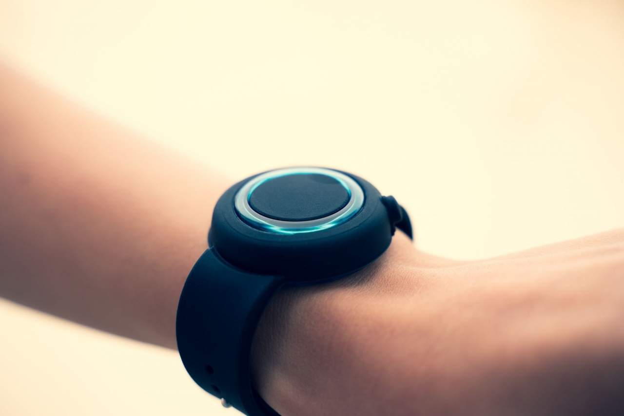 Una empresa española revoluciona el cuidado personal y la higiene de manos con una pulsera dispensadora de gel