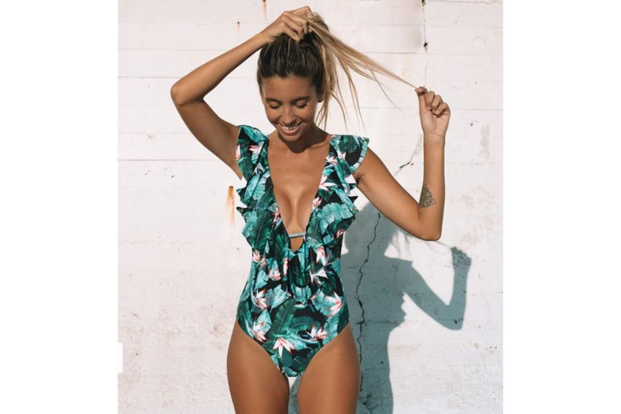 Los bañadores y bikinis Pasarelle llenan de diseño y color este verano