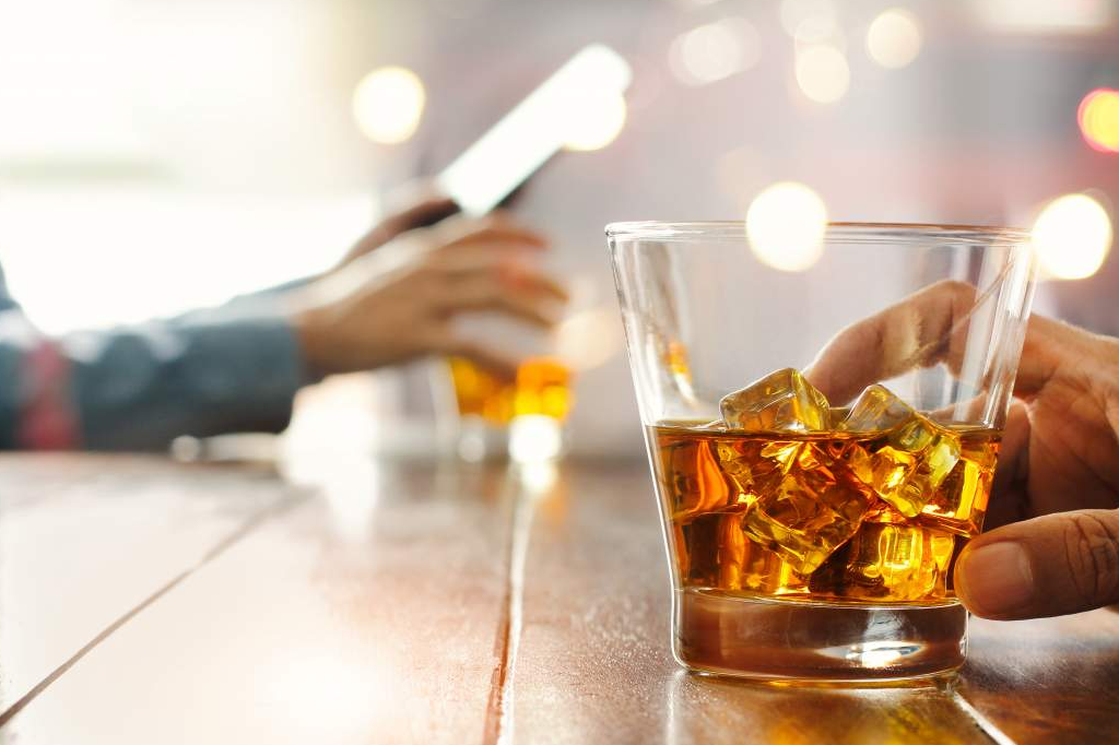 Tú Pones el Vaso: el Whisky Dimple se convierte en una de las bebidas más buscadas en Internet durante el año 2020