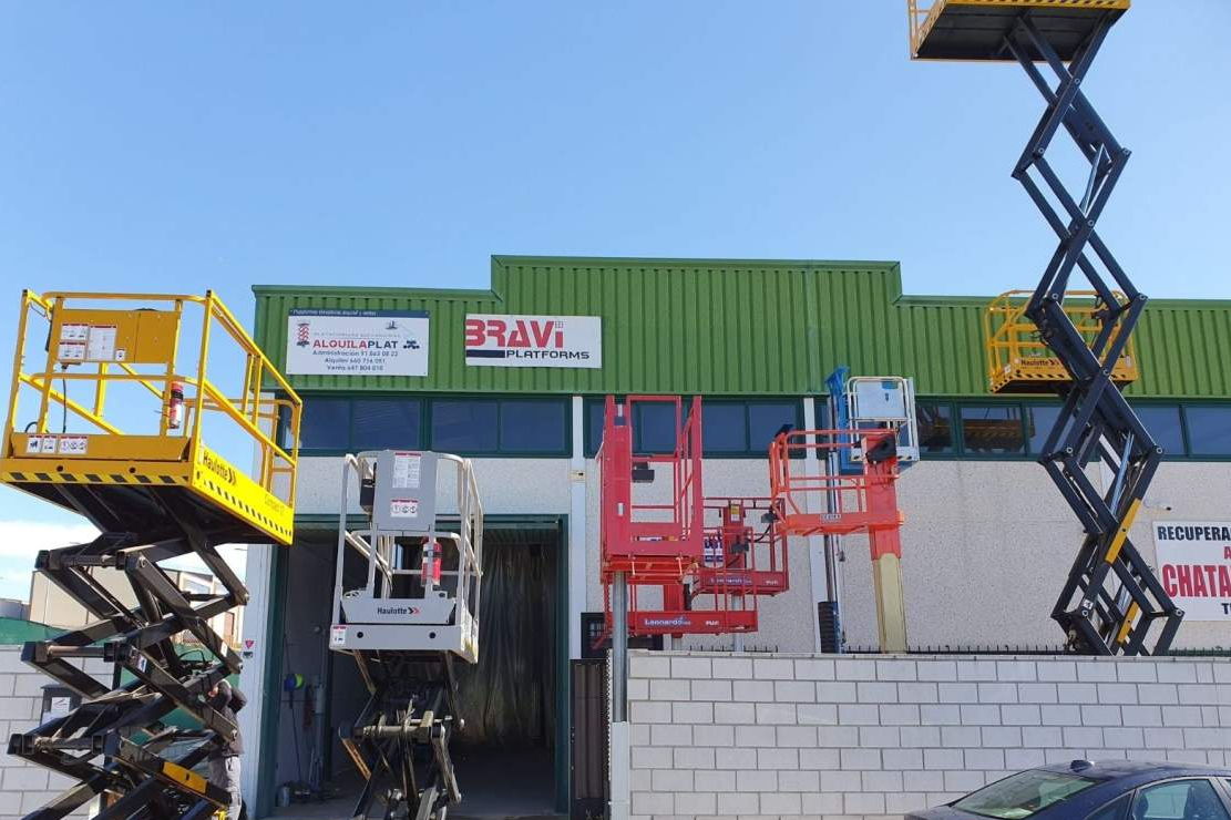 Alquila Plat dispone de plataforma elevadora