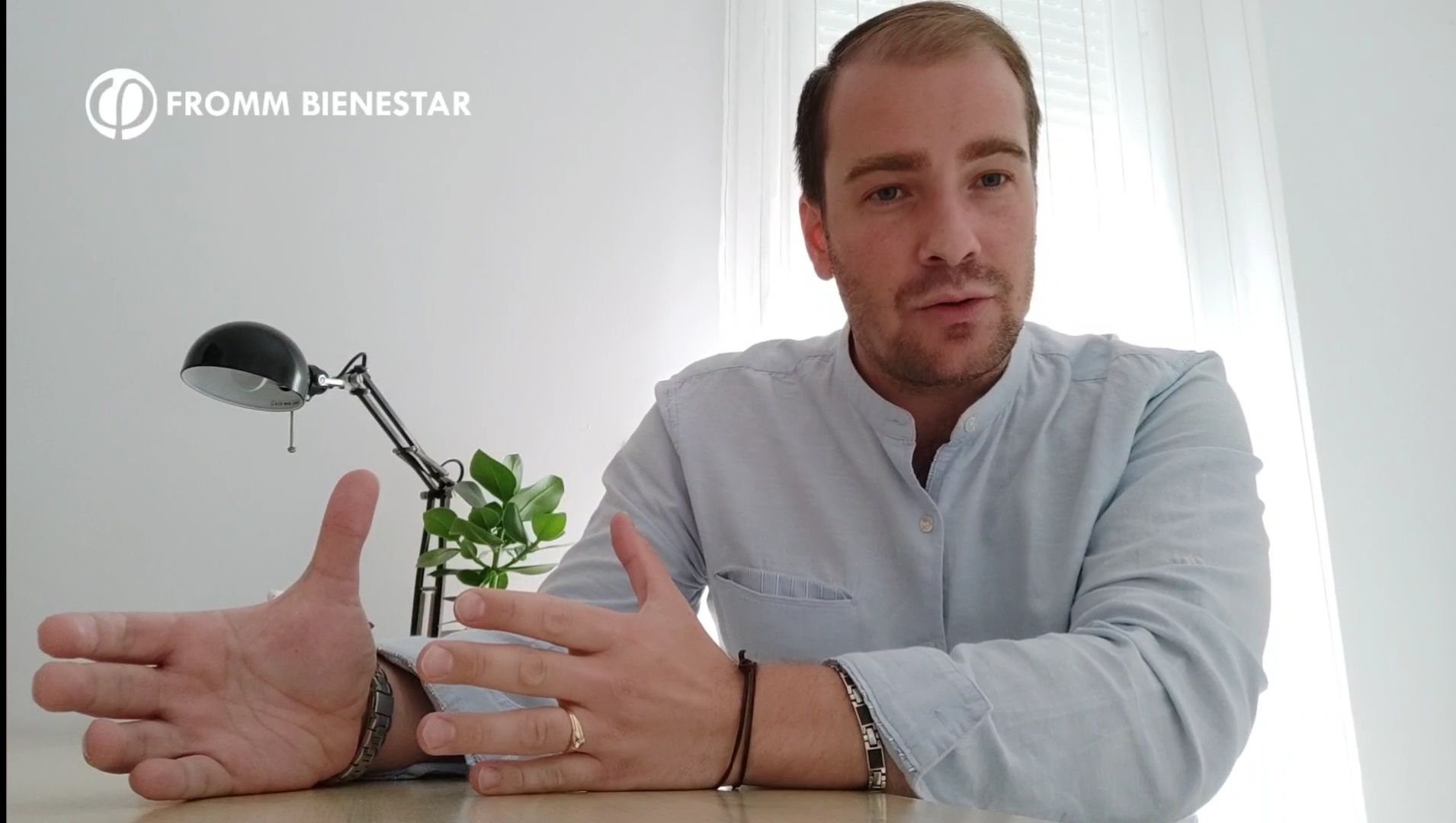 Fromm Bienestar: Una sociedad enferma de consumo es presa fácil para la "gran ola" de la que poco se habla