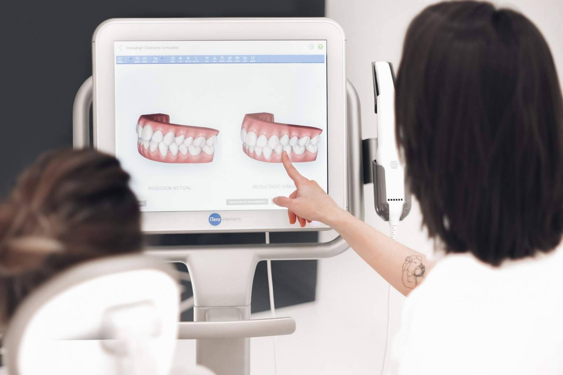 ¿Cómo conseguir una sonrisa perfecta?: Tratamiento de ortodoncia invisible de la clínica dental Centros en Línea en Cartagena