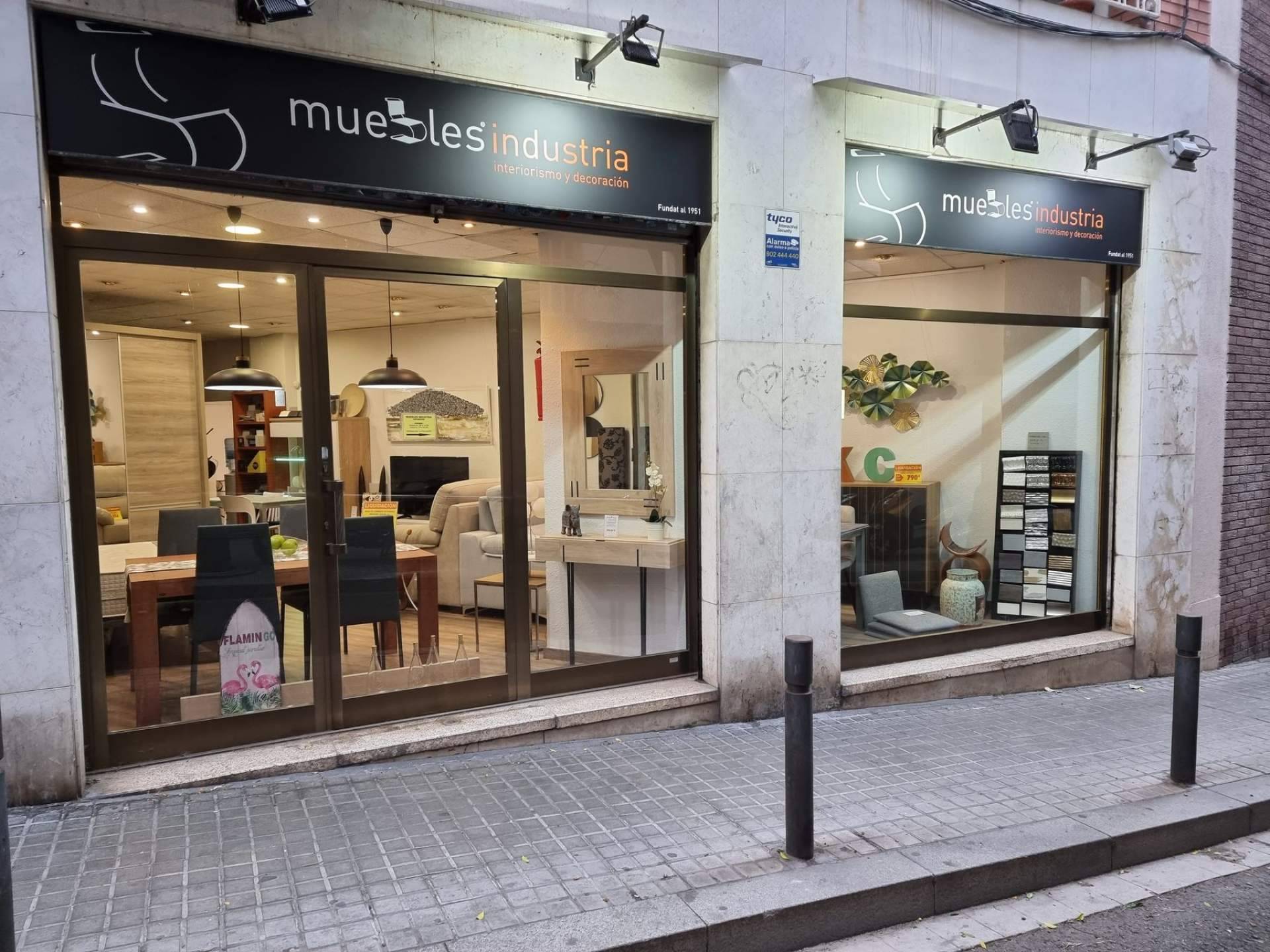 ¿Cuál es la historia de una de las tiendas de muebles con más antigüedad en Barcelona? Muebles Industria