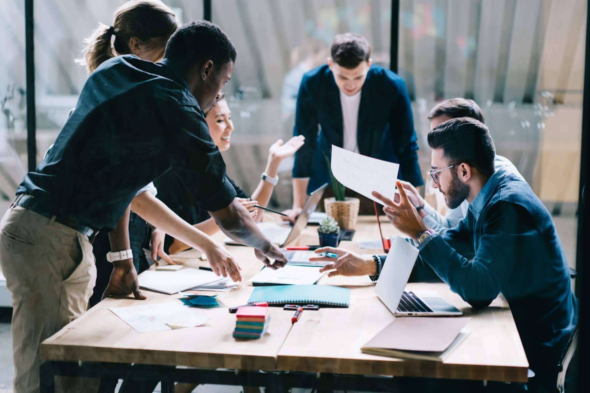 ¿Cómo definir la estrategia empresarial o la imagen corporativa de una empresa?: Consultoría empresarial O Castro Work