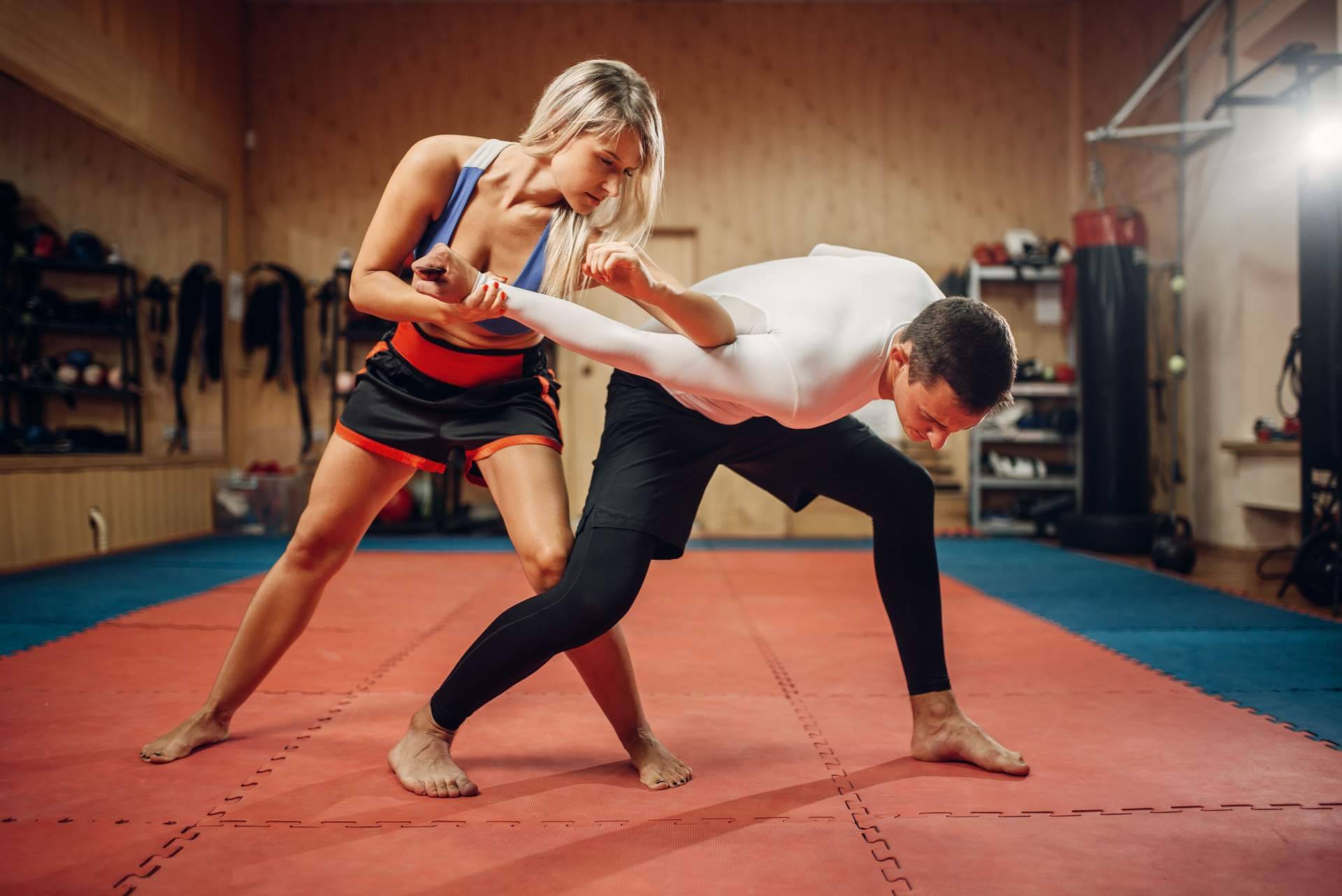 La Escuela de Artes Marciales Mugendo Vallcarca, una de las referentes en defensa personal, asesora sobre cómo actuar ante un ataque o agresión