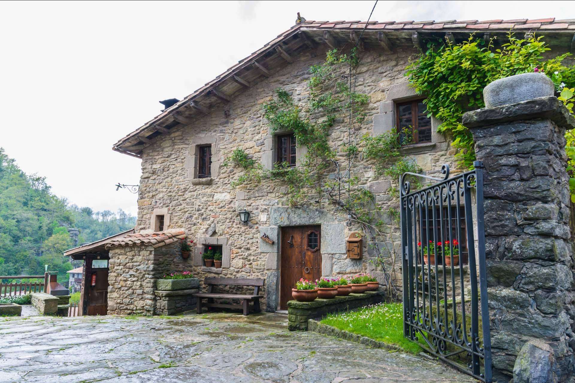 Ruralzoom brinda la oportunidad de encontrar apartamentos y hoteles rurales en cualquier parte de España