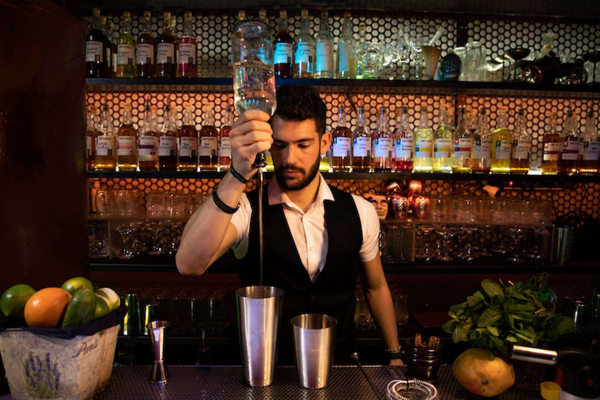 ESCOM forma a los mejores bartenders de España
