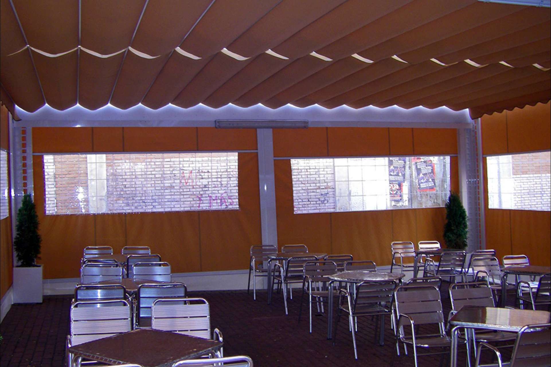 Cerramientos de patios y terrazas prácticos para empresas y particulares con Toldos Picasso