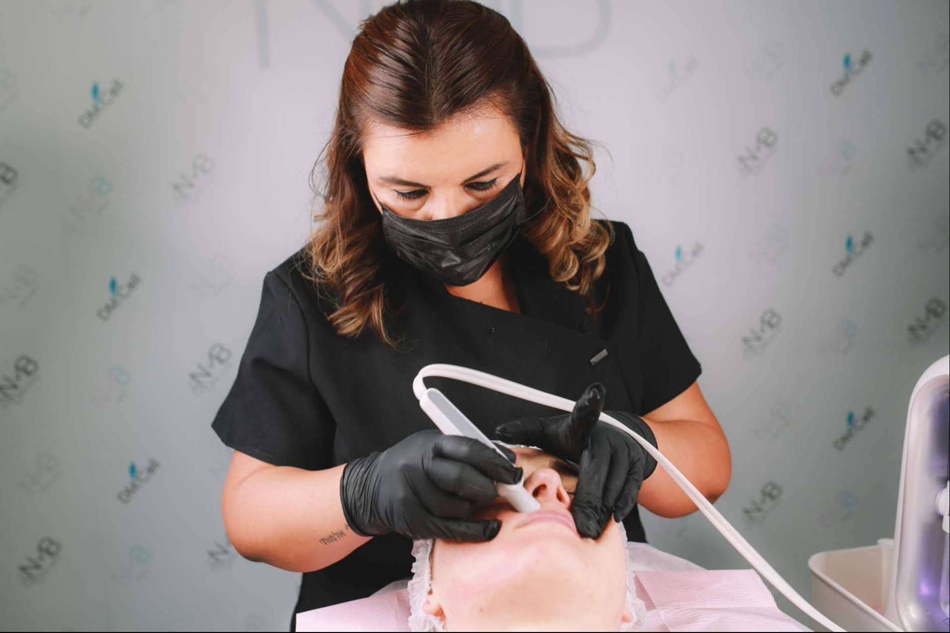 Cursos de formación en toda España por la academia de estética avanzada NMBeauty Academy