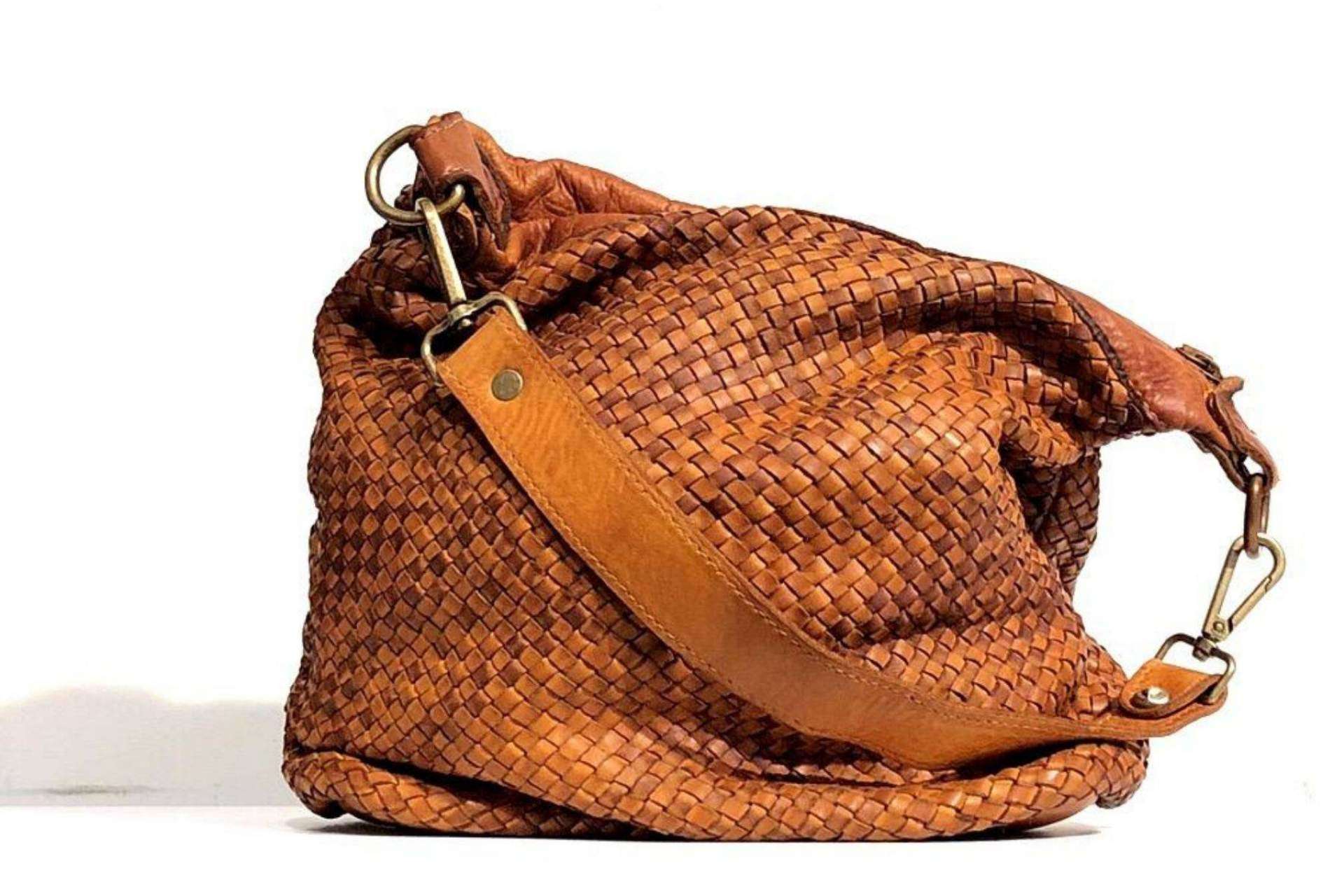 Las tendencias de Lola Amara: los bolsos de piel lavada vuelven a estar de moda