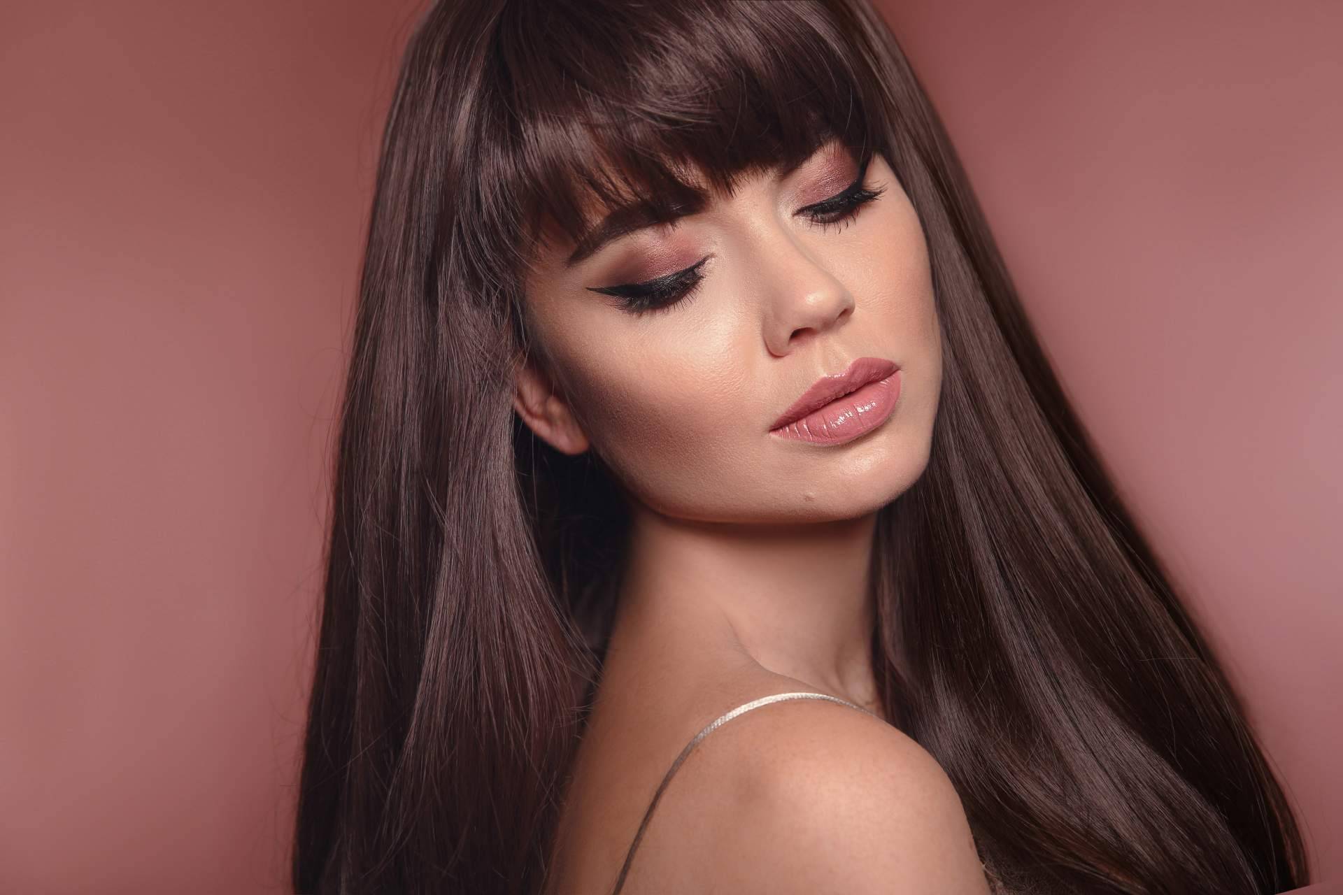 Las nuevas tendencias de maquillaje con eyeliner y rubor: A de Ahorro