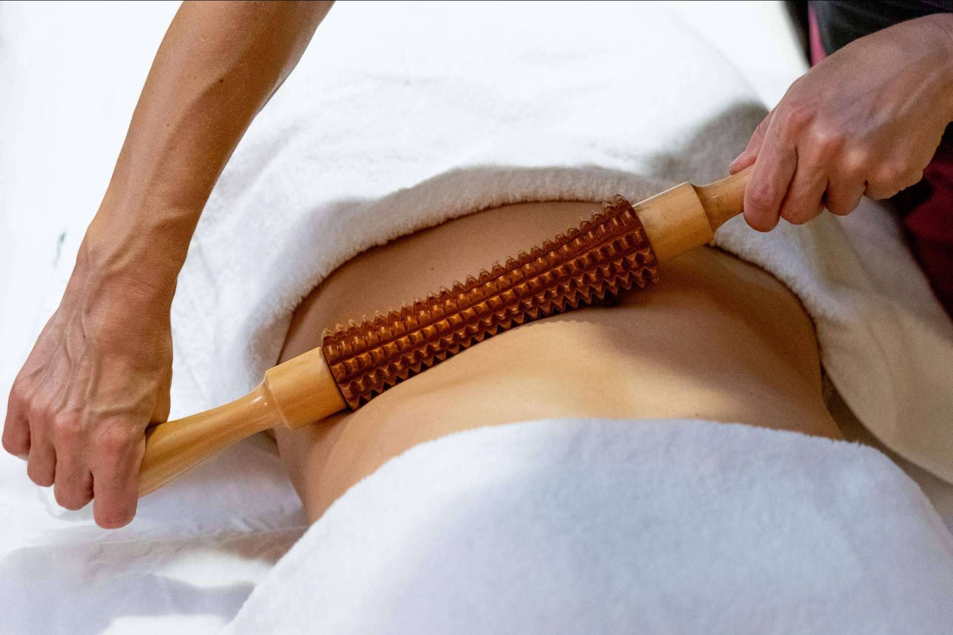 La maderoterapia de Crina Rus Beauty Cente permite modelar y reafirmar la figura