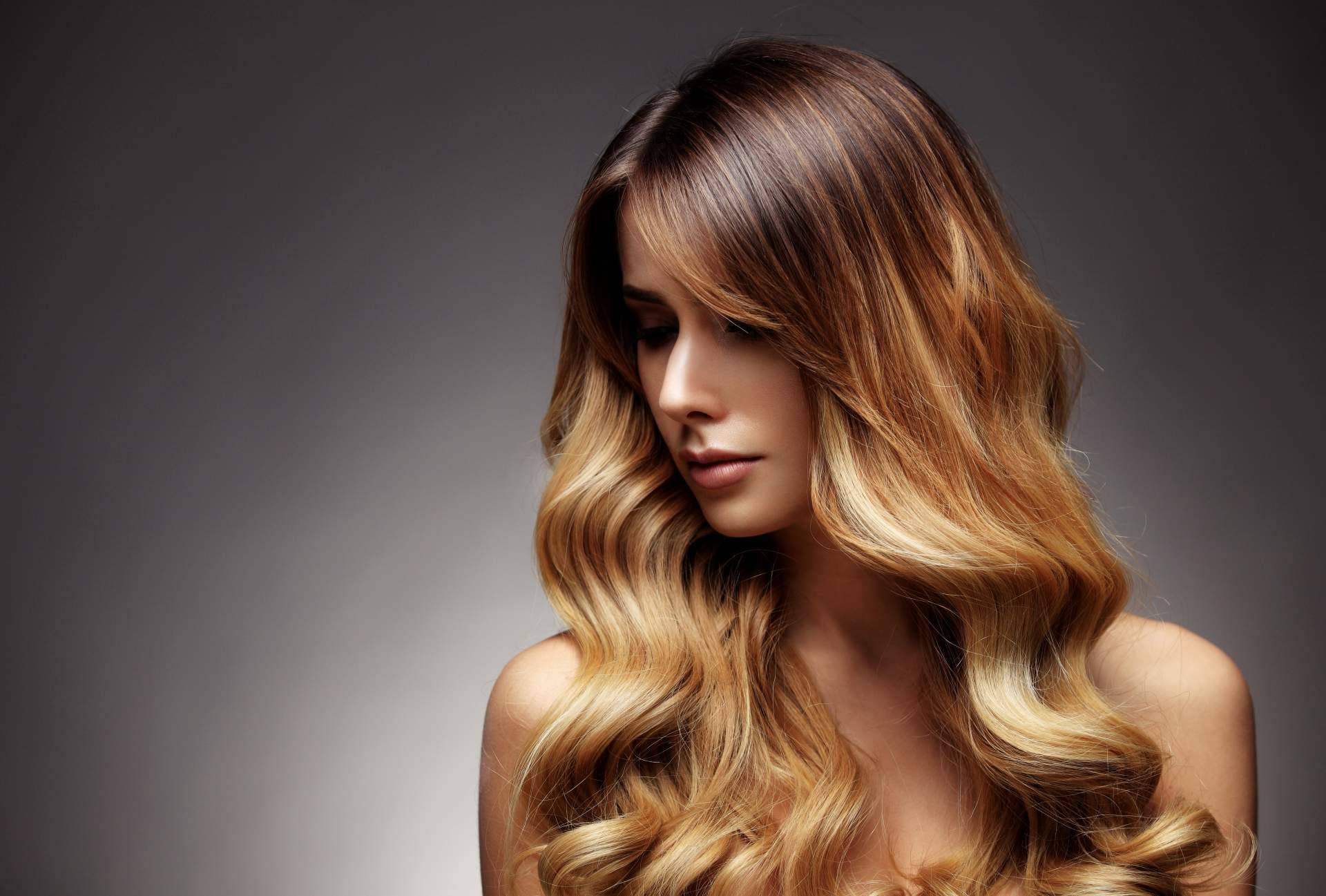 Reconstruir el cabello es posible gracias al tratamiento Goldplex de CharoConector Healthy Style