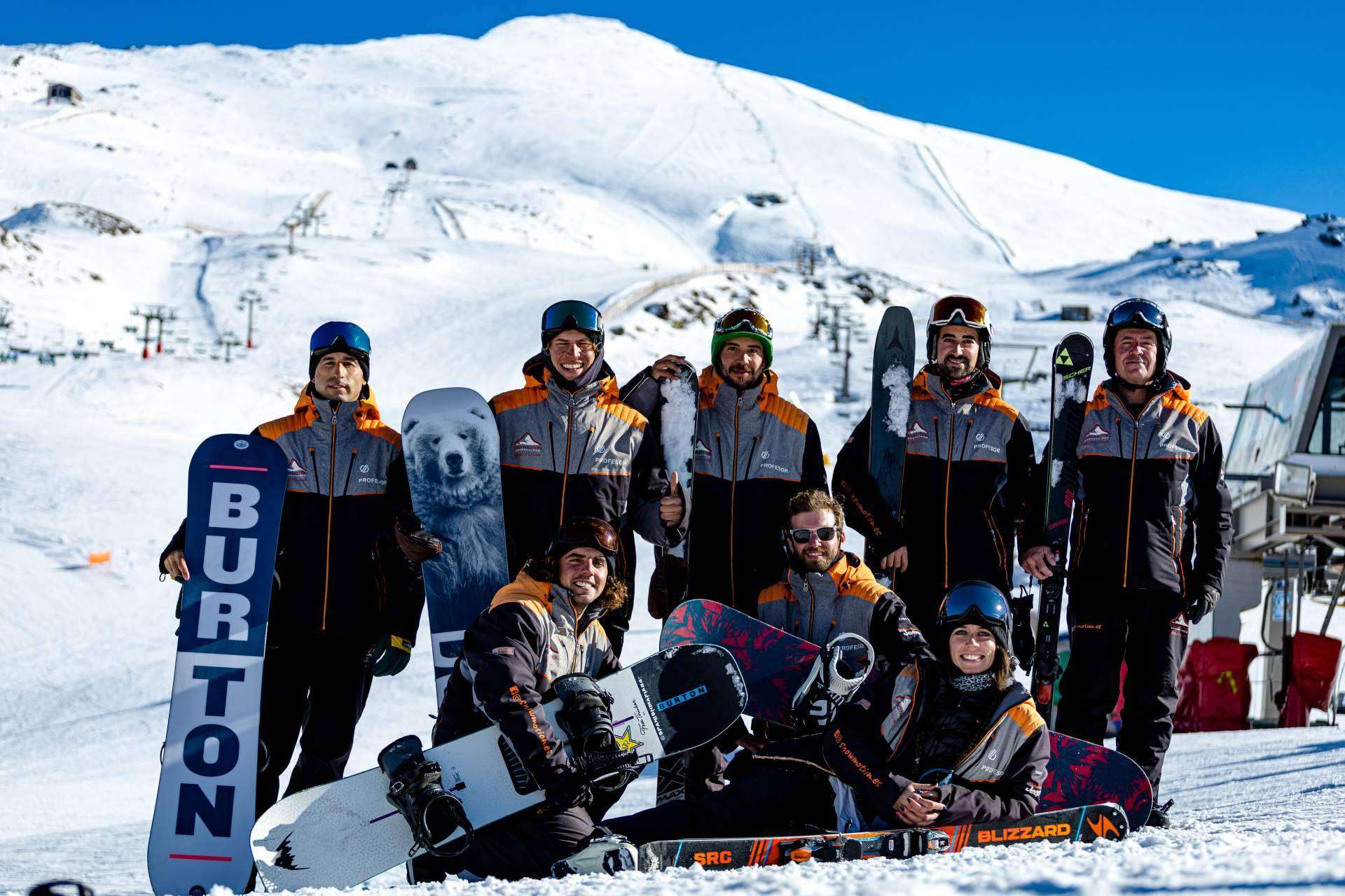 Snowmotion imparte clases de esquí y snowboard en Sierra Nevada