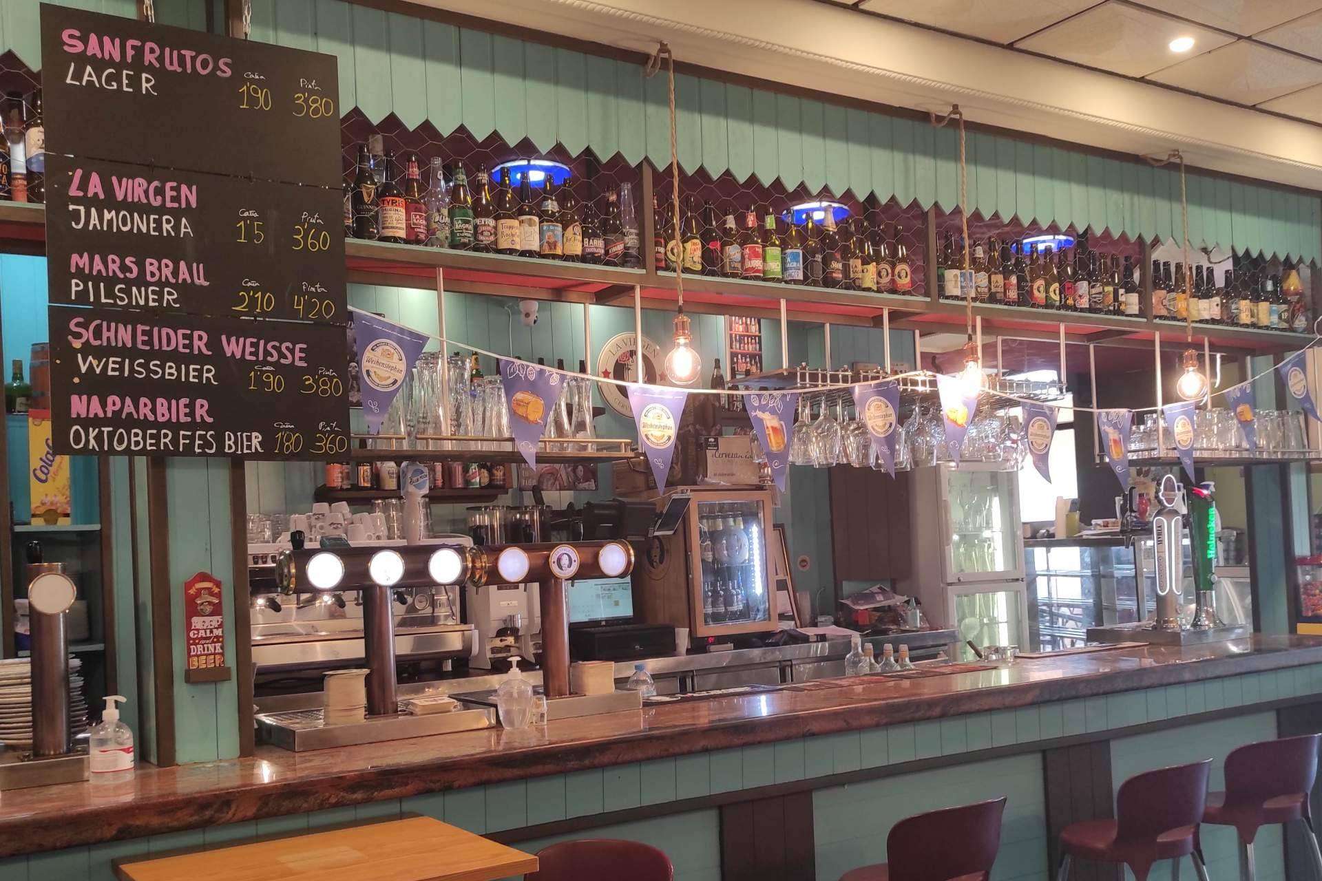 Degustar una gran variedad de cervezas artesanas e internacionales es posible en Elixyr Beer Bar