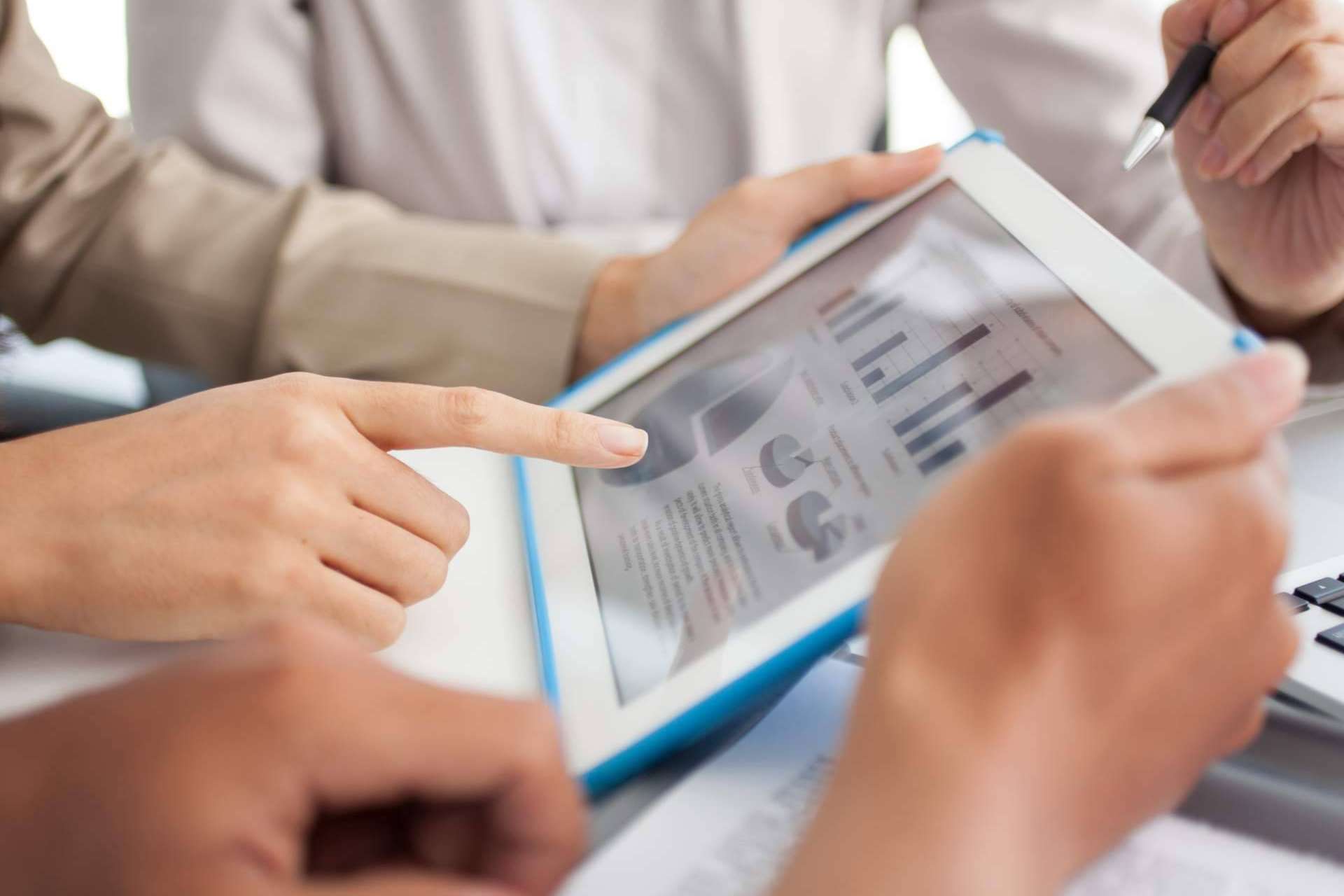 La consultoría Alex1Kenobi ofrece asesoramiento a las empresas para mejorar sus estrategias de negocios y optimizar sus ganancias