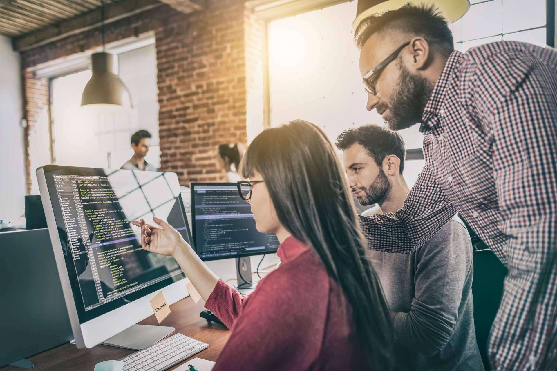 ¿Qué incluyen las ofertas en desarrollo web hasta fin de año de Gratum Corp?