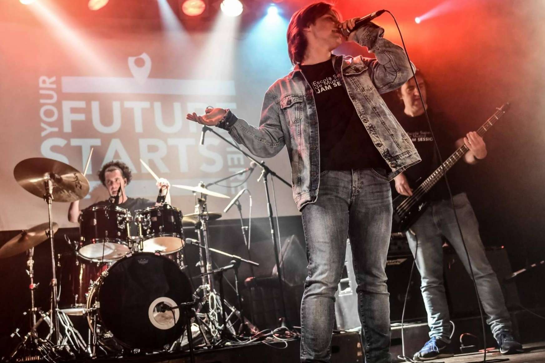 Las personas de todo el territorio nacional que desean obtener el primer título superior oficial en músicas actuales que ofrece la Escuela Superior de Música Jam Session viajan a Barcelona