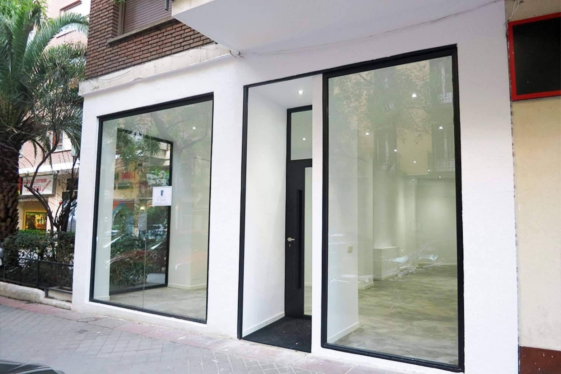 Llevar a cabo una reforma local comercial con la empresa Valencia Reformas, especializada en reformas integrales