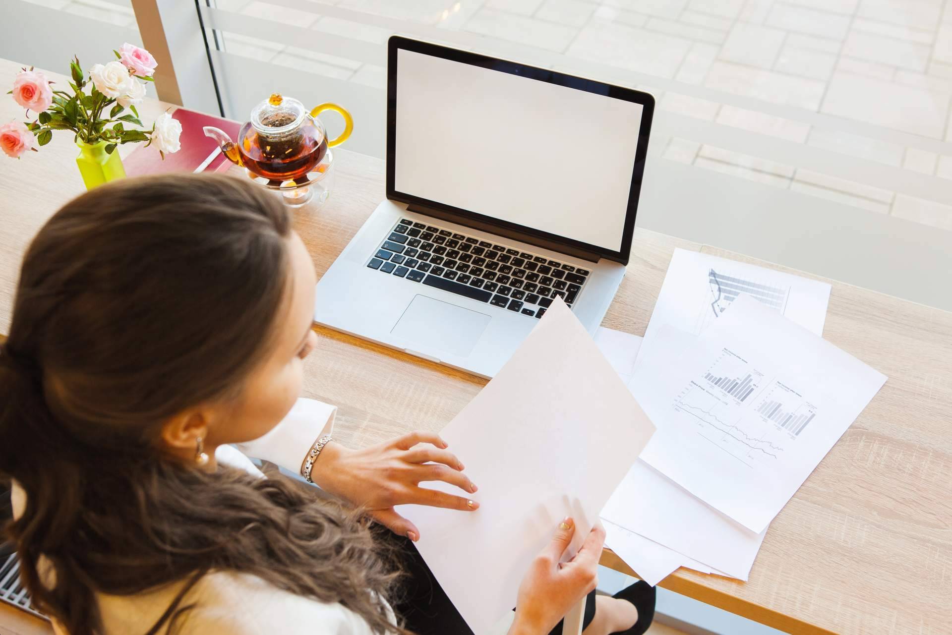 Consultar bolsas de trabajo y oposiciones para docentes en toda España, gracias a AFOE