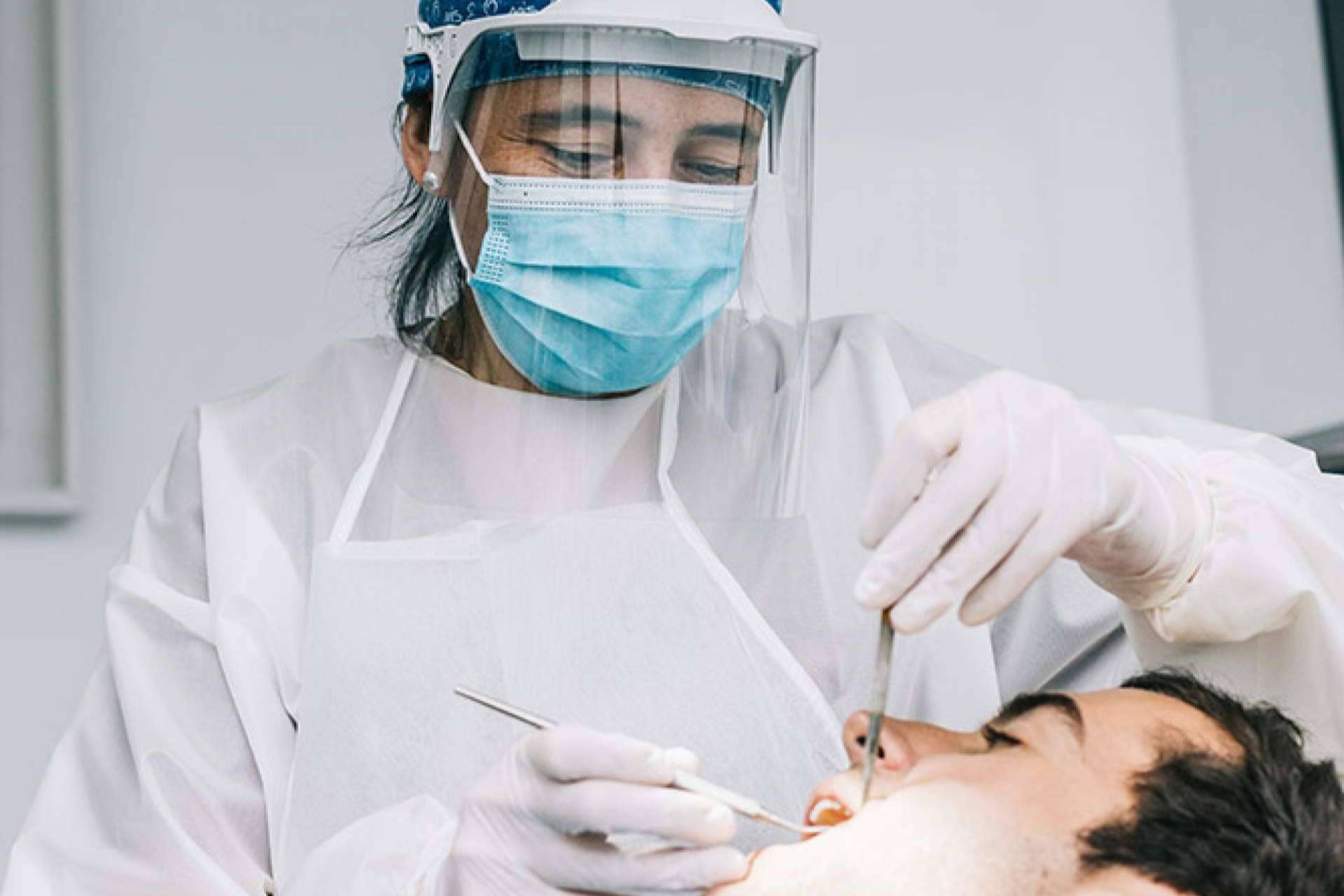 La importancia de tratar una caries con una endodoncia, según Clínica Sanzmar