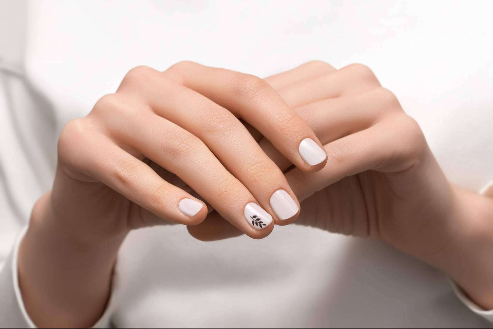 La importancia de usar productos profesionales para el cuidado de manos, pies y uñas, por Upsala Cosmetic