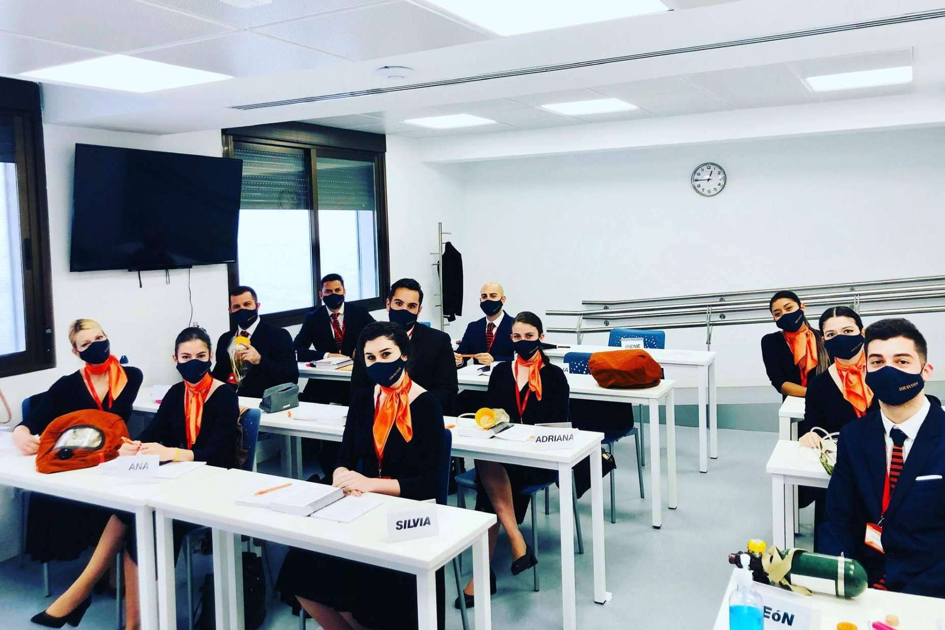 ¿Qué ofrece el curso de tripulante cabina pasajeros de Bravo19?