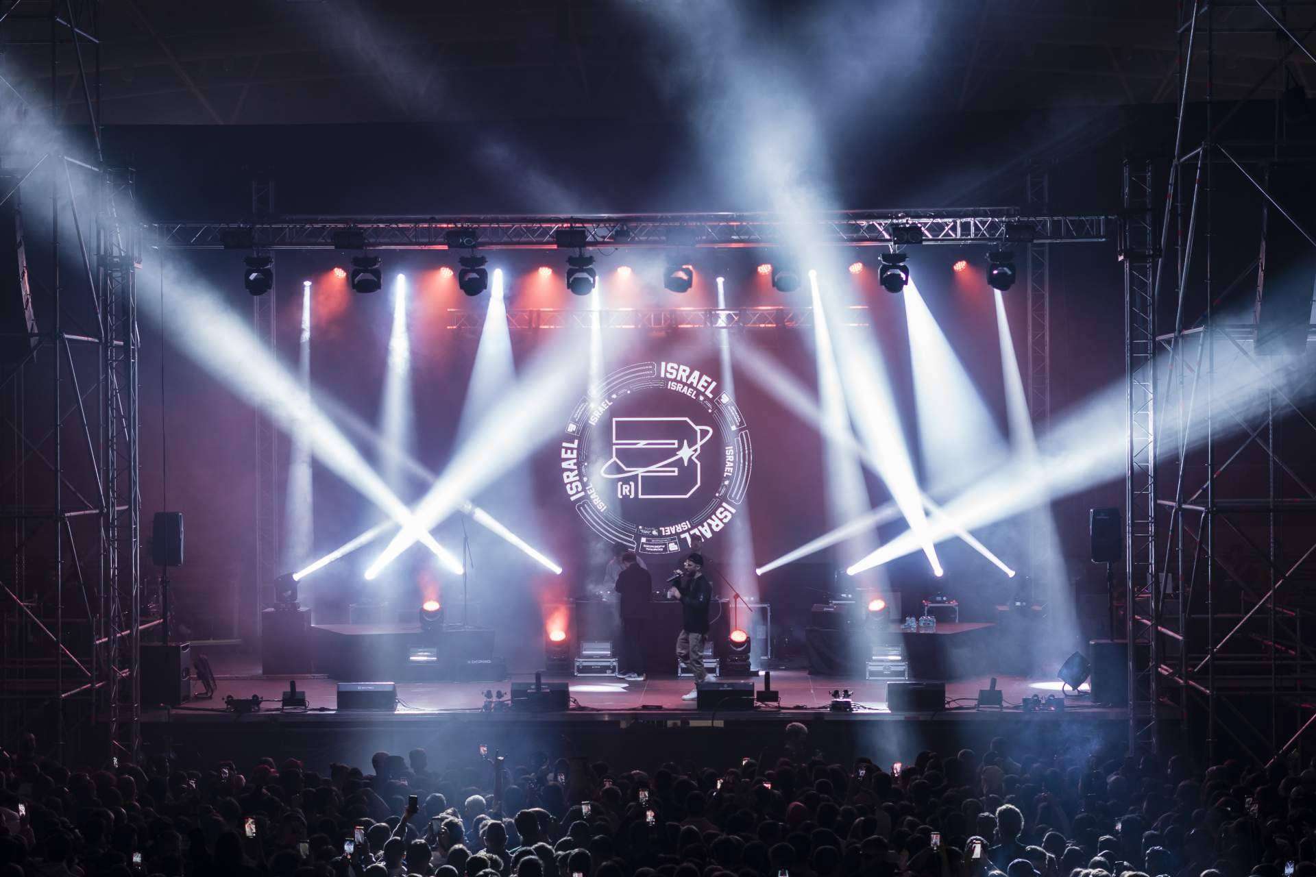 Servicios de alquiler equipos de sonido, iluminación y audiovisuales para fiestas y eventos de DCPRO