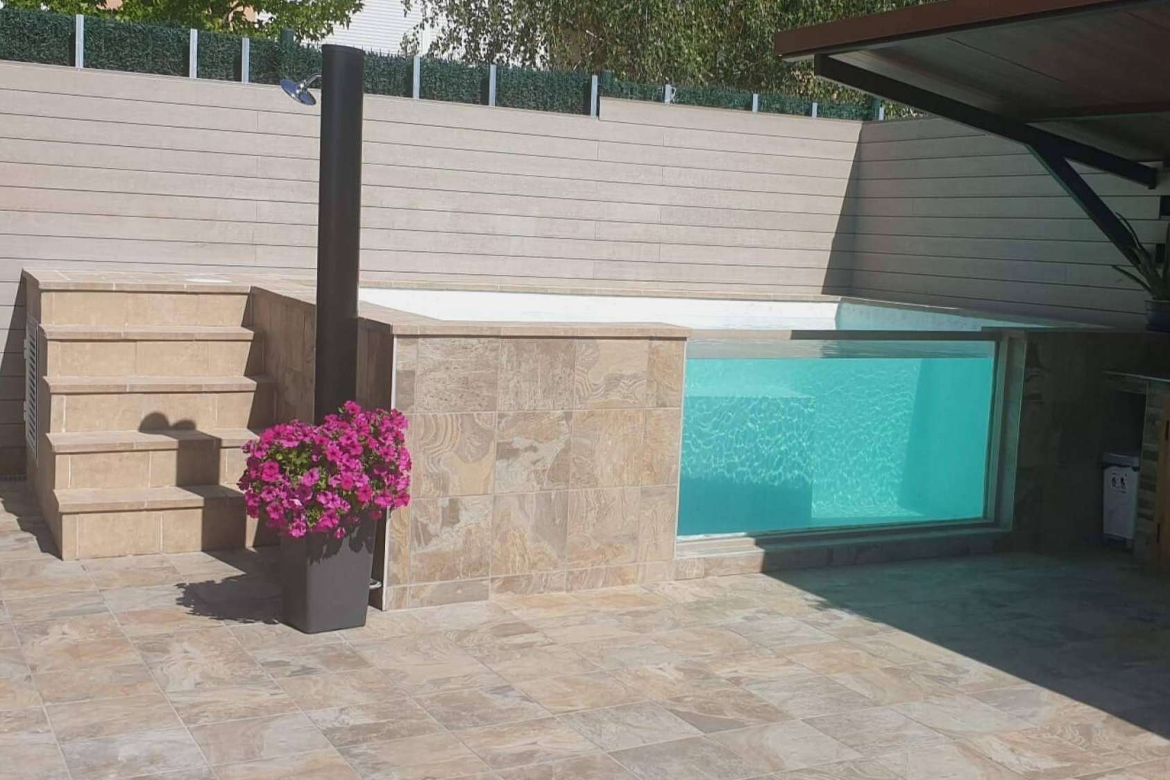 La especialista en construcción de piscinas, Esencial Pool se expande a Francia y Portugal