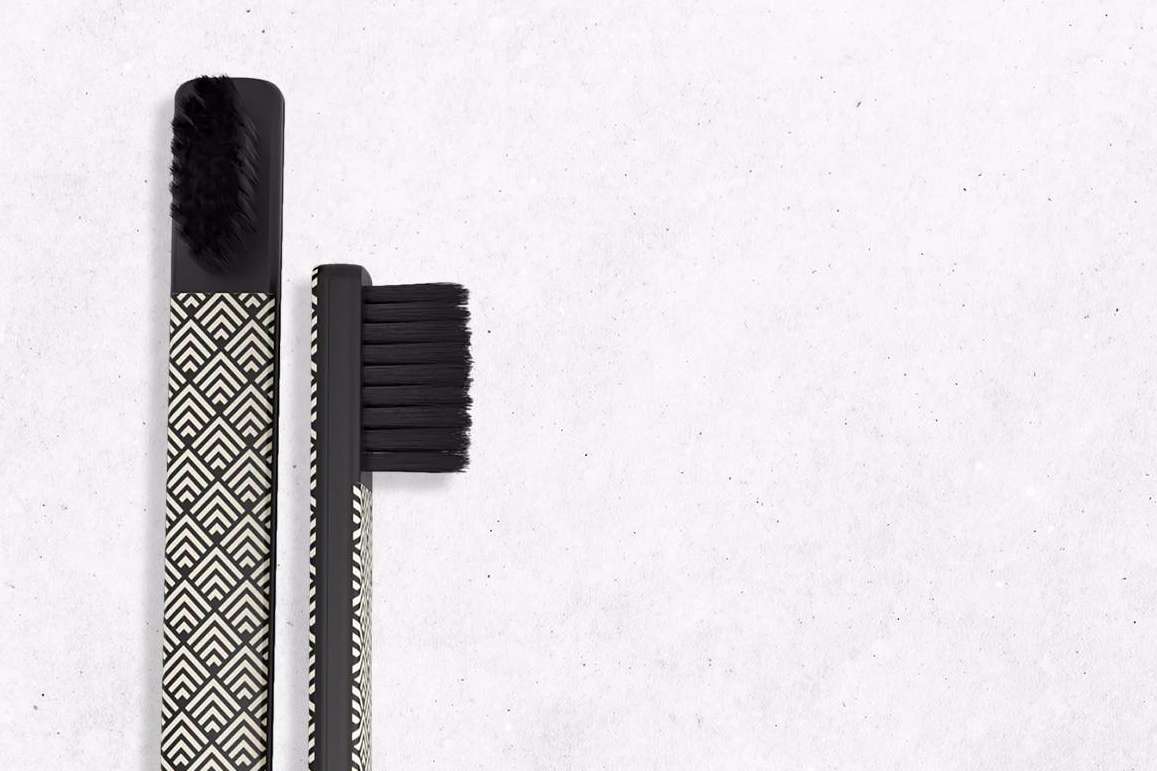 Cepillos de dientes originales y con mango 100% reciclable y un 30% menos de plástico