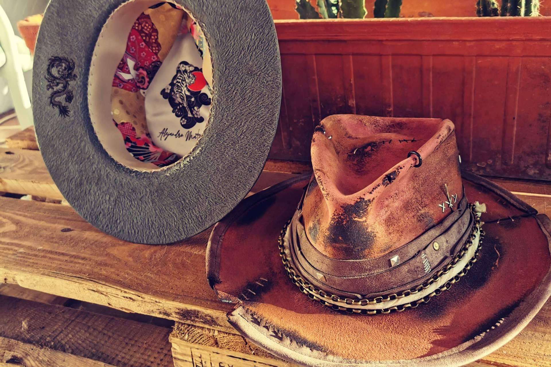 Los materiales y el proceso de elaboración que se utilizan en la realización de un sombrero de calidad premium