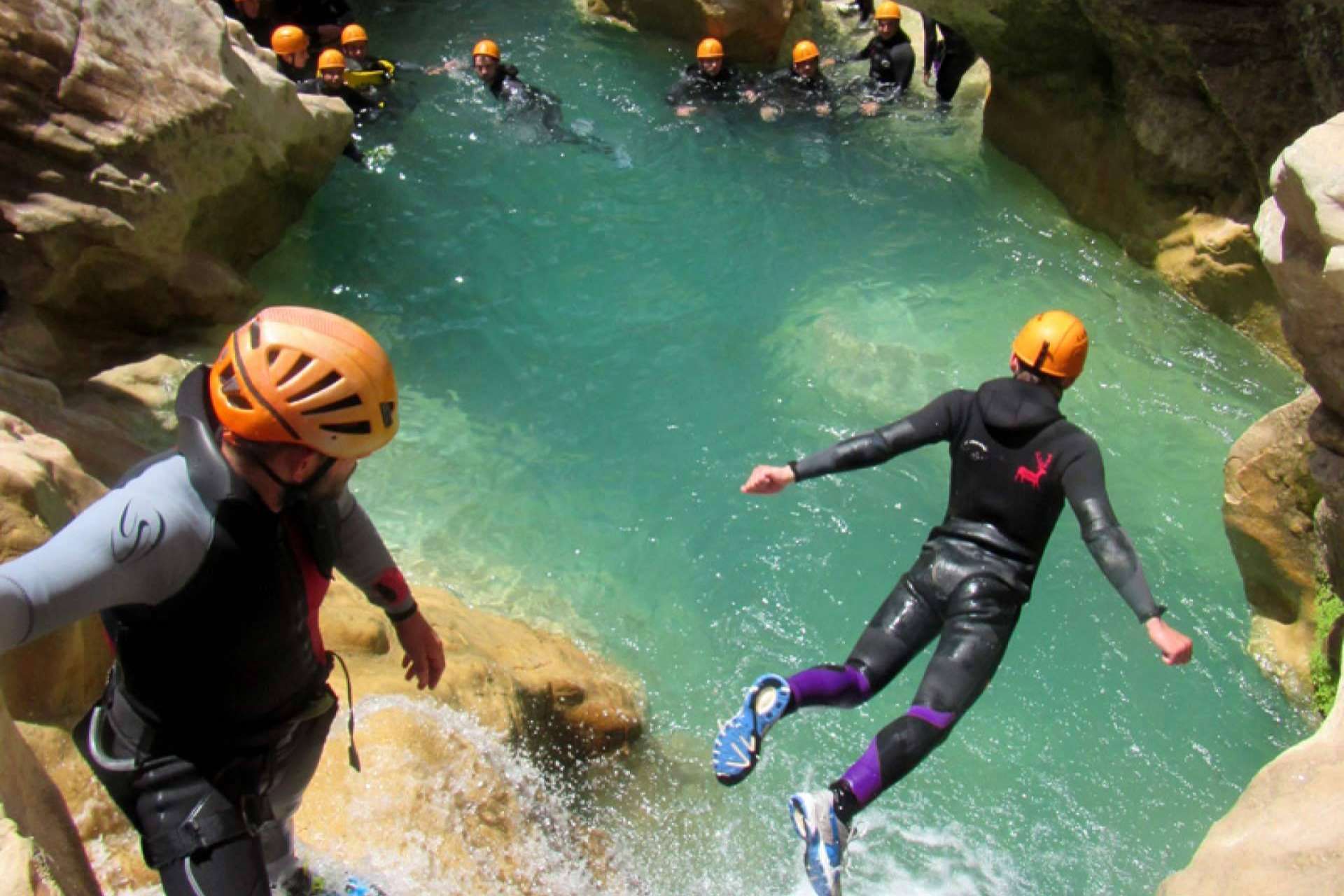 Vía ferrata y barranquismo en Huesca con Rumbo Aventura, deportes de aventura para todos los públicos