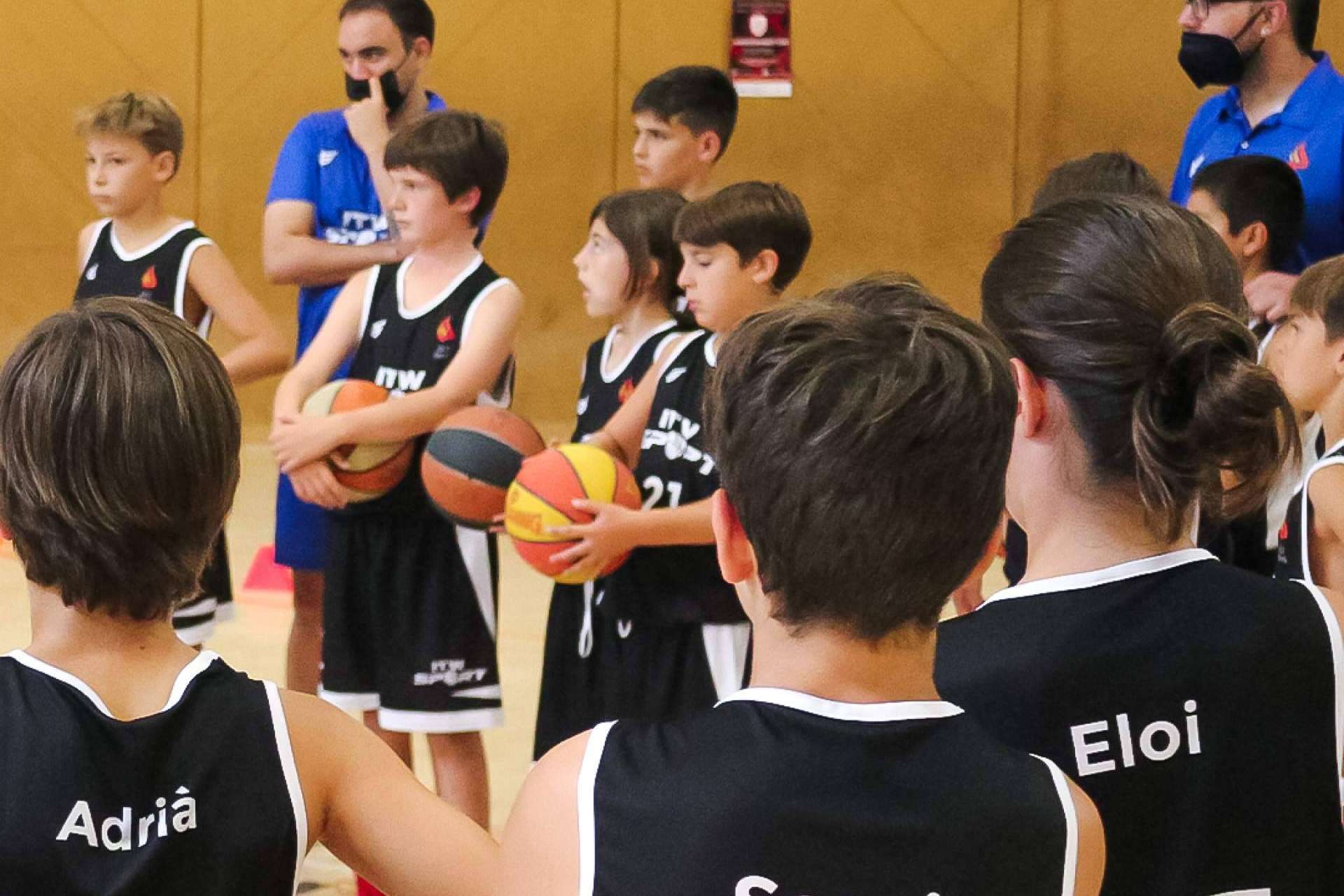 ¿Por qué es importante un programa de tutorización en la etapa de formación de los jugadores de baloncesto?