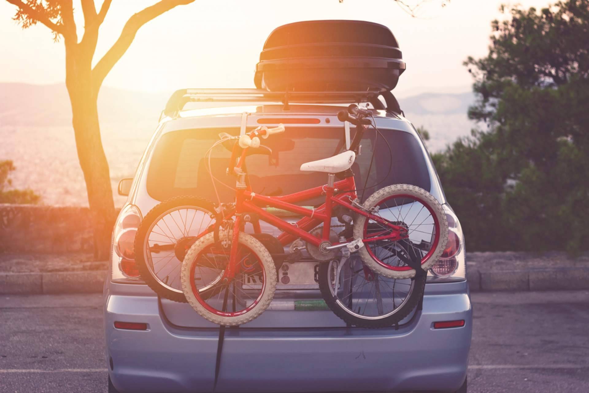 Menabo facilita el transporte de equipajes con sus barras de techo para coches