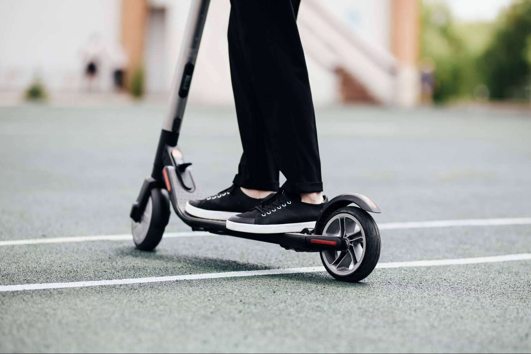 ¿Cambiar el coche por un patinete eléctrico es viable? Los expertos de Globerada responden