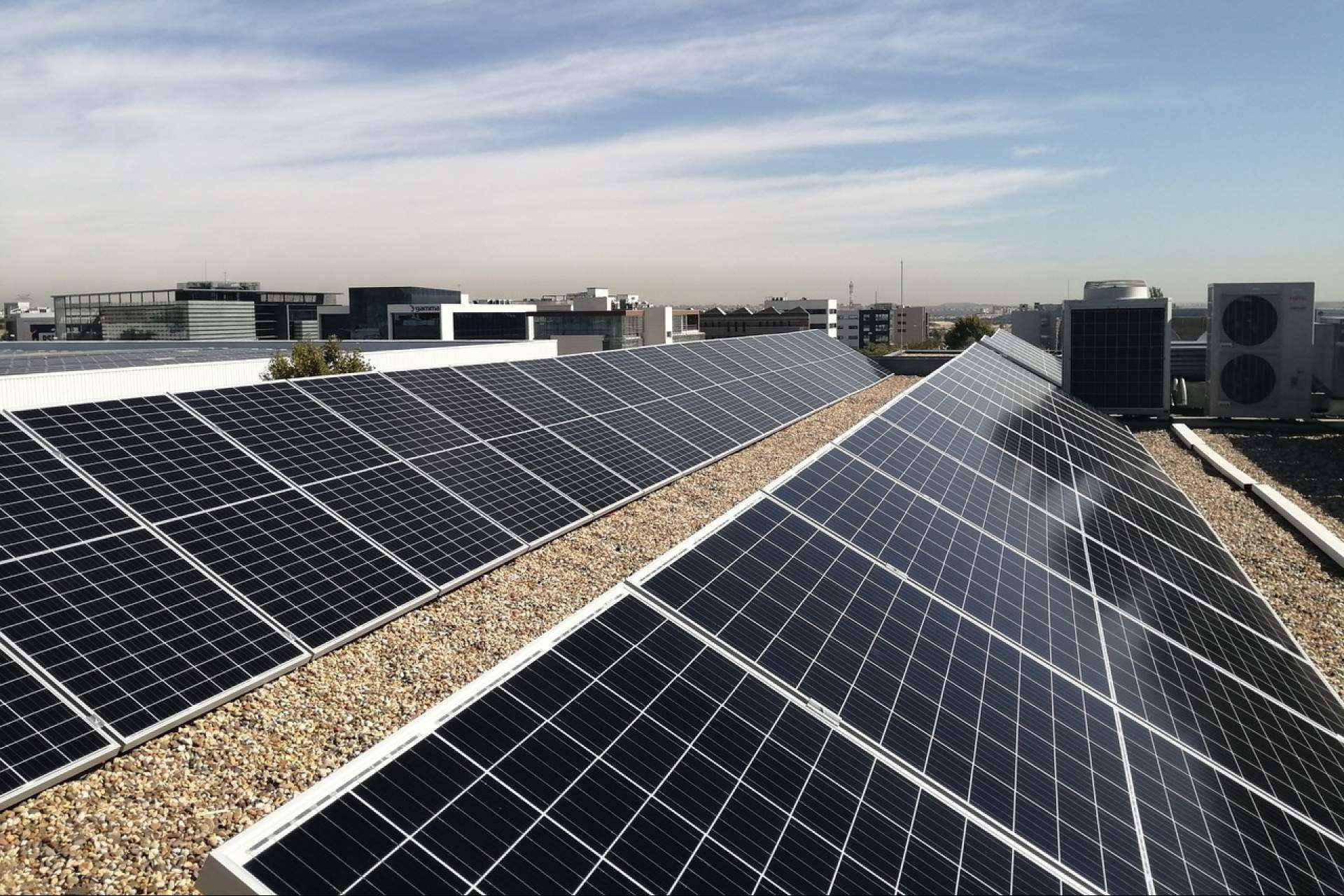Eficiencia, ahorro y reducción de emisiones con instalaciones fotovoltaicas