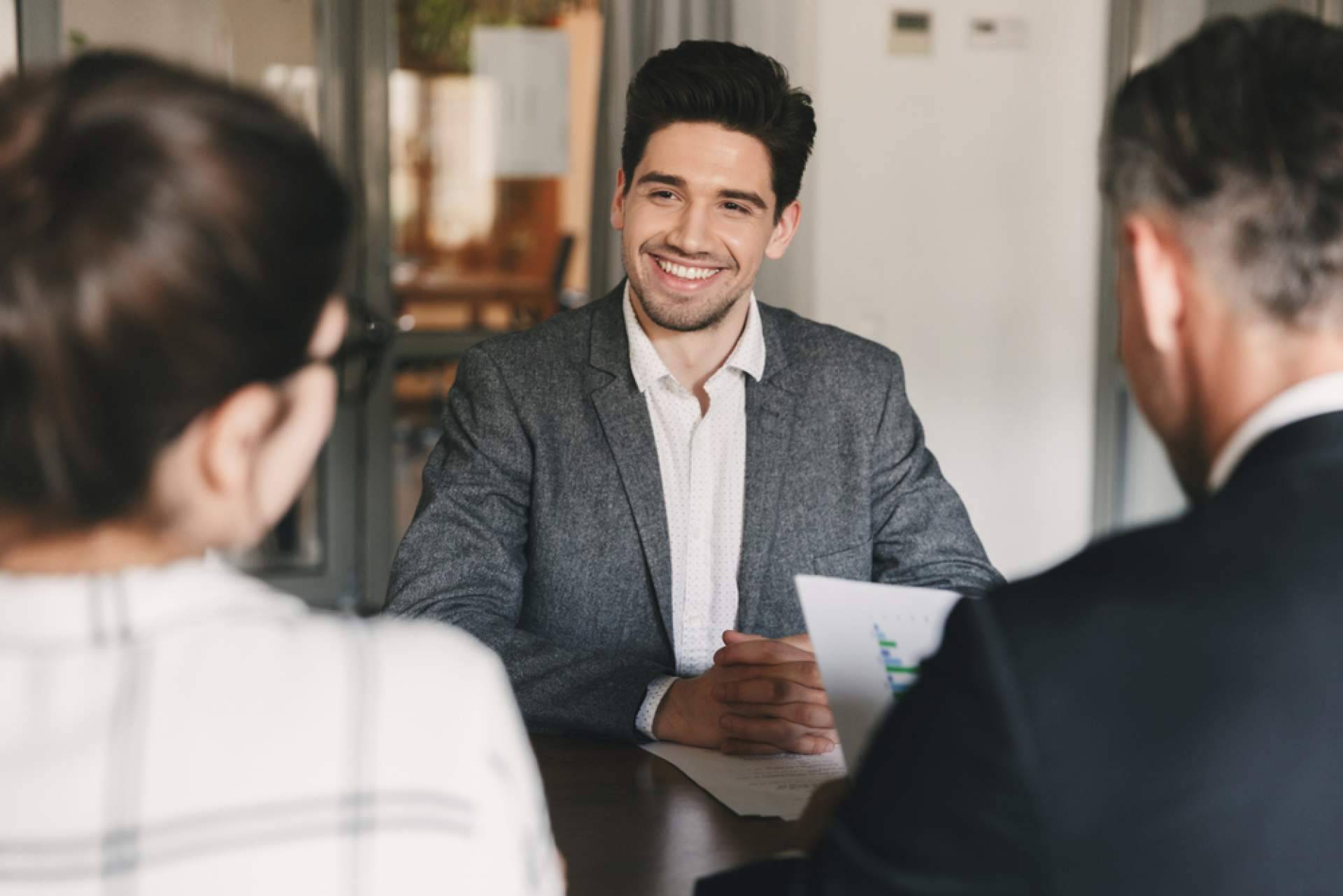 Todo sobre el servicio gratuito de consultoría y orientación para crecer y progresar laboralmente de AvanzaEmpleo