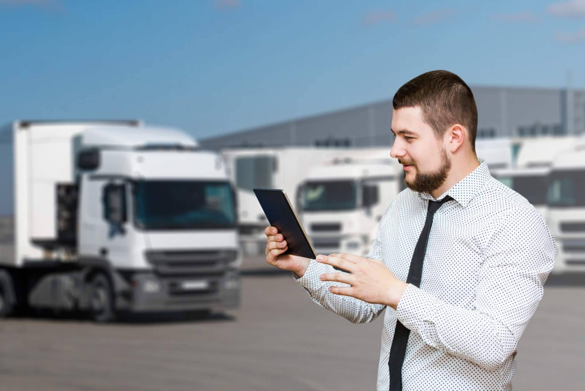 ¿Qué ofrece el sistema de gestión de flotas de Cartrack?