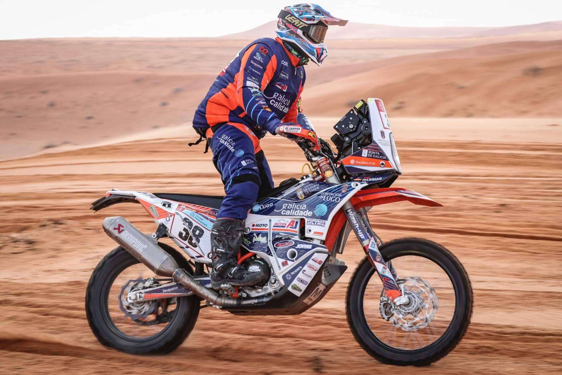 ADHESIVOSEMBARRADOS ofrece ropa personalizada off road pensada en el Dakar