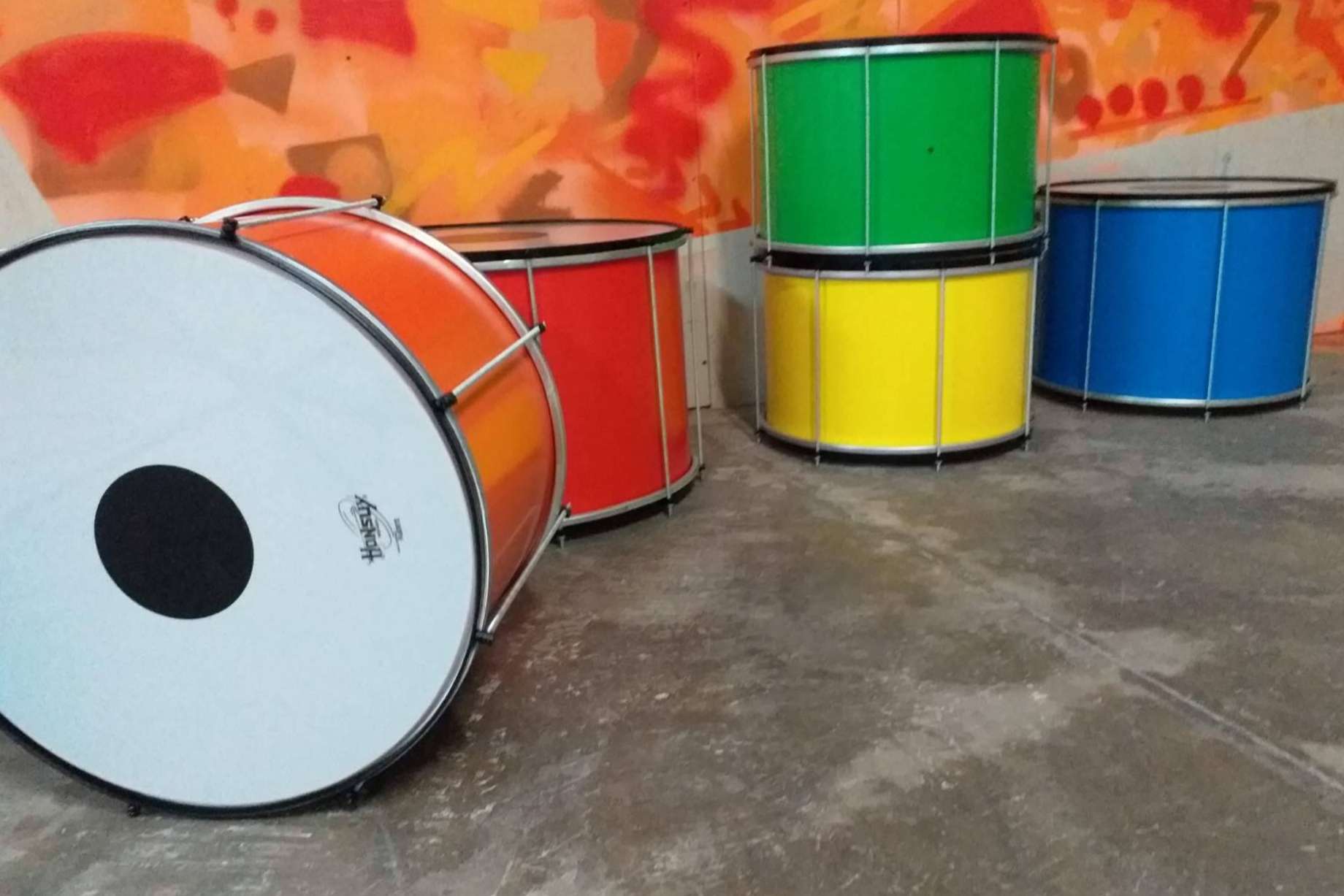 Cuál es el papel del surdo en la percusión brasileña