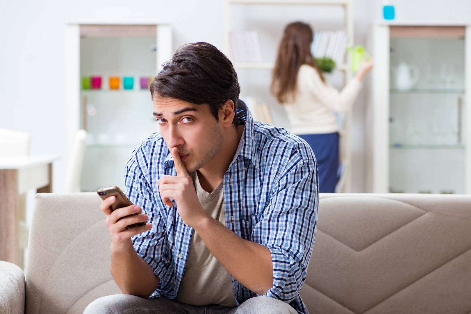 Spyphone, el rastreador para móviles que ayuda resolver dudas en una relación de pareja