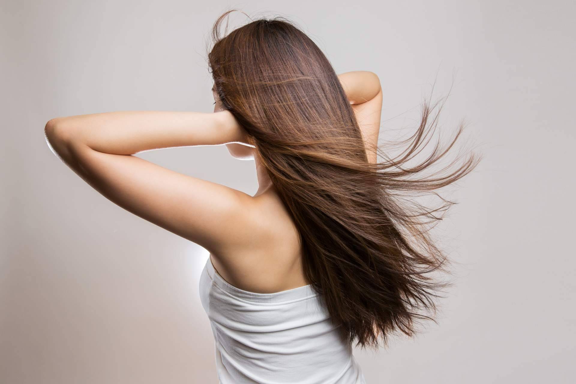 Tratamiento exprés de hidratación para el cabello usado en los salones profesionales de peluquería, por Elgon