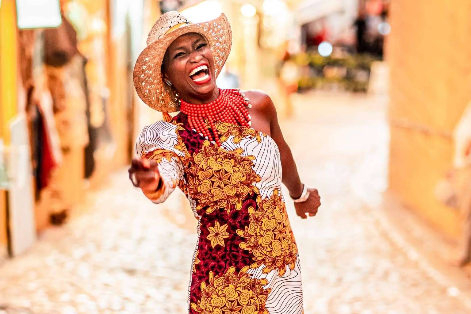 La nueva colección de QUEEN TITÍNE destaca por sus prendas african print