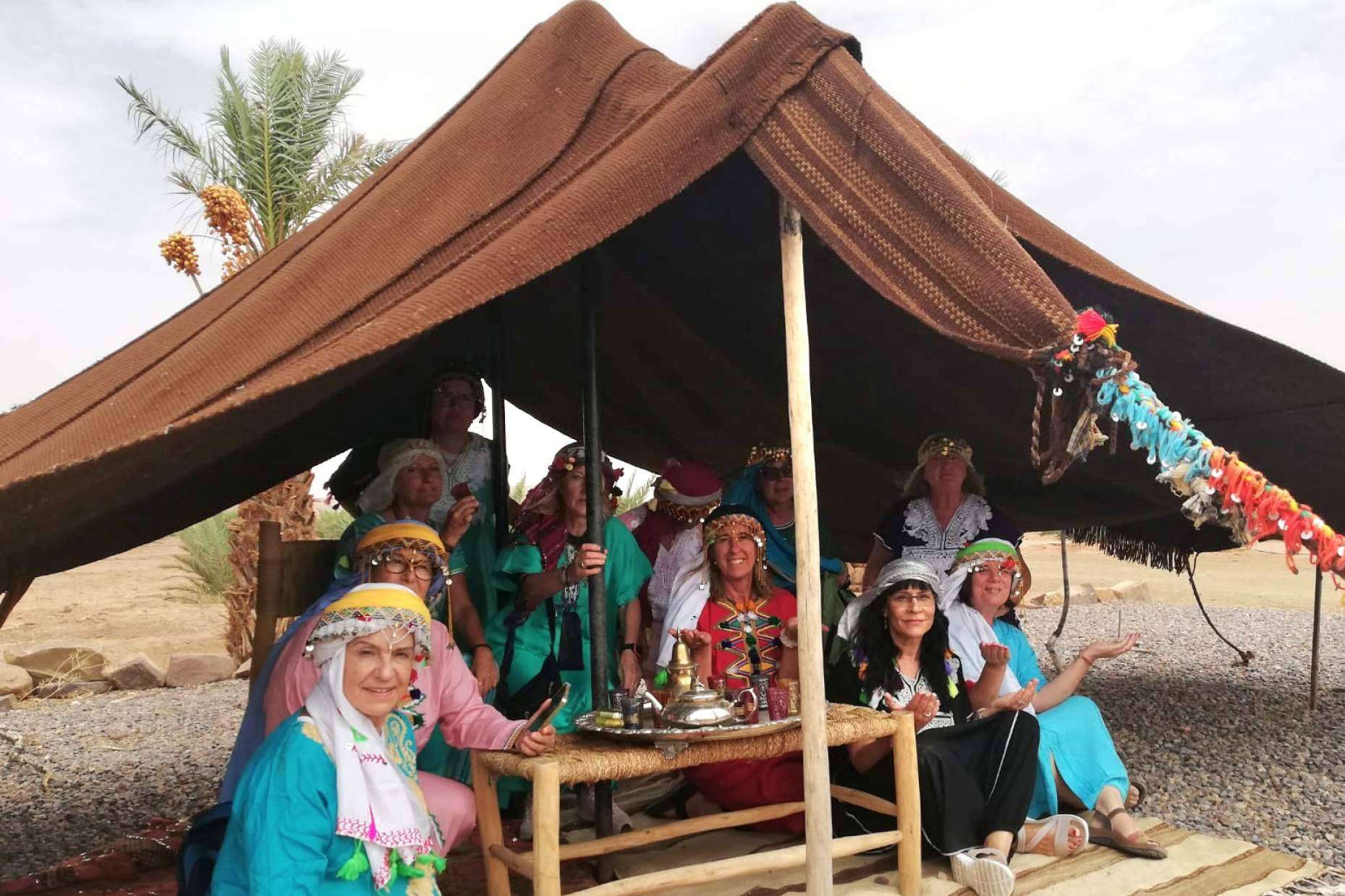 Viajar sola en grupo
