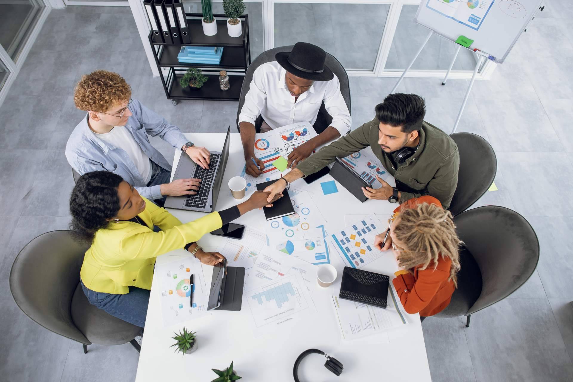 Liberar el potencial de un negocio con AXGA CRM, el software de automatización definitivo para las relaciones con los clientes