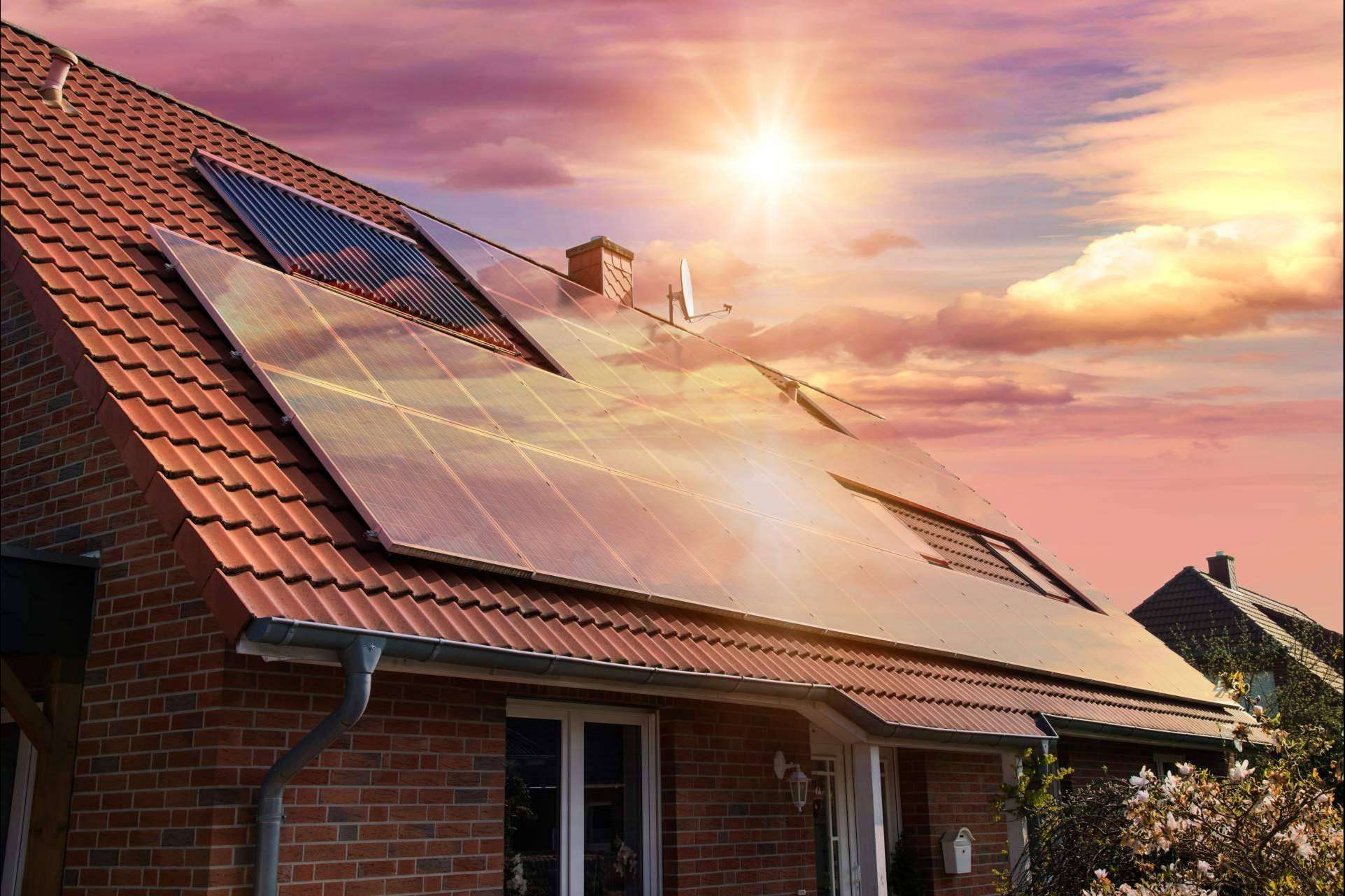 Los servicios de Elica Ingenieros para la instalación de puntos de recarga de vehículos y placas solares