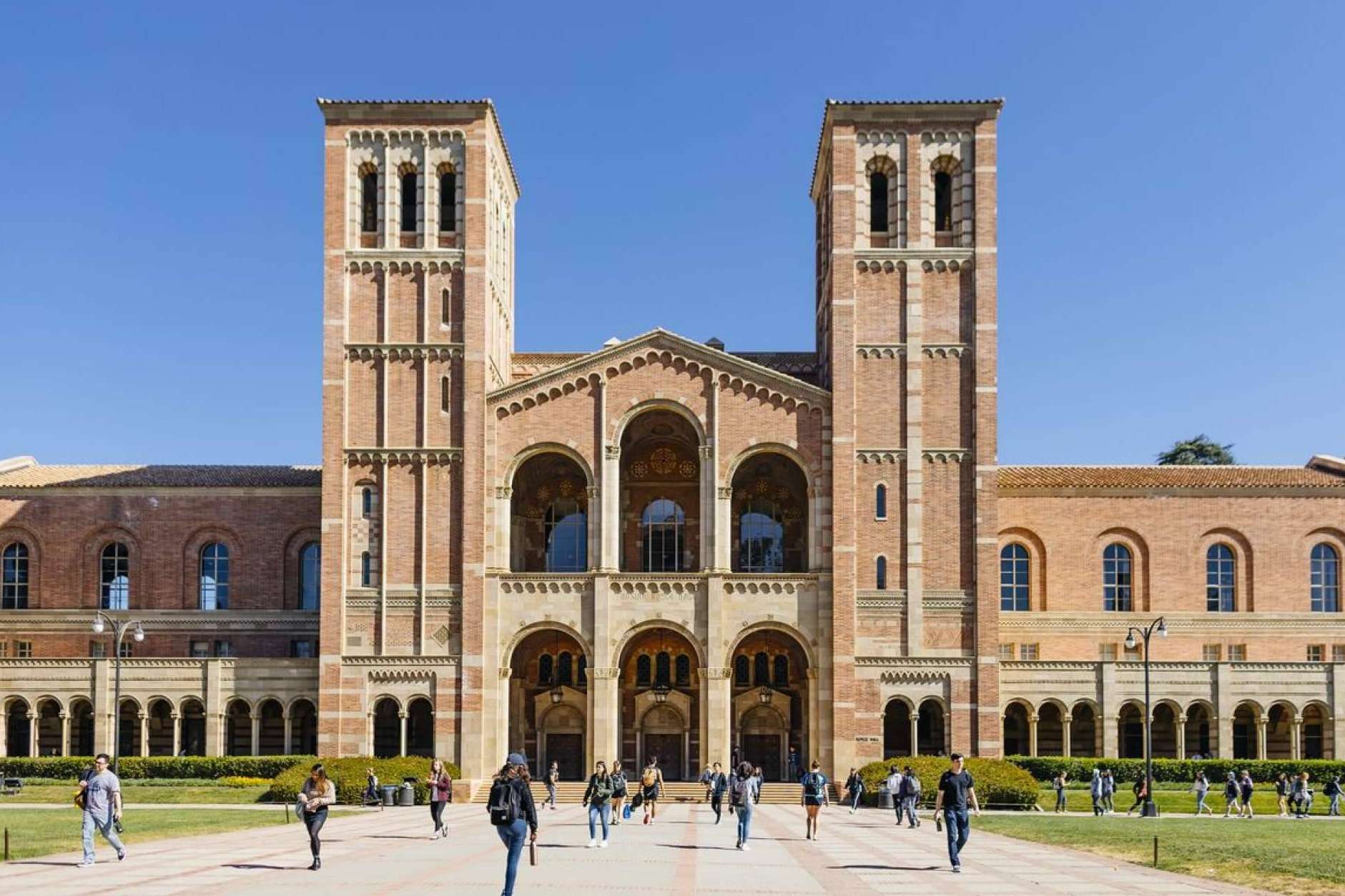 Vivir una experiencia en el extranjero con los cursos Pre-College de Round The World Spain