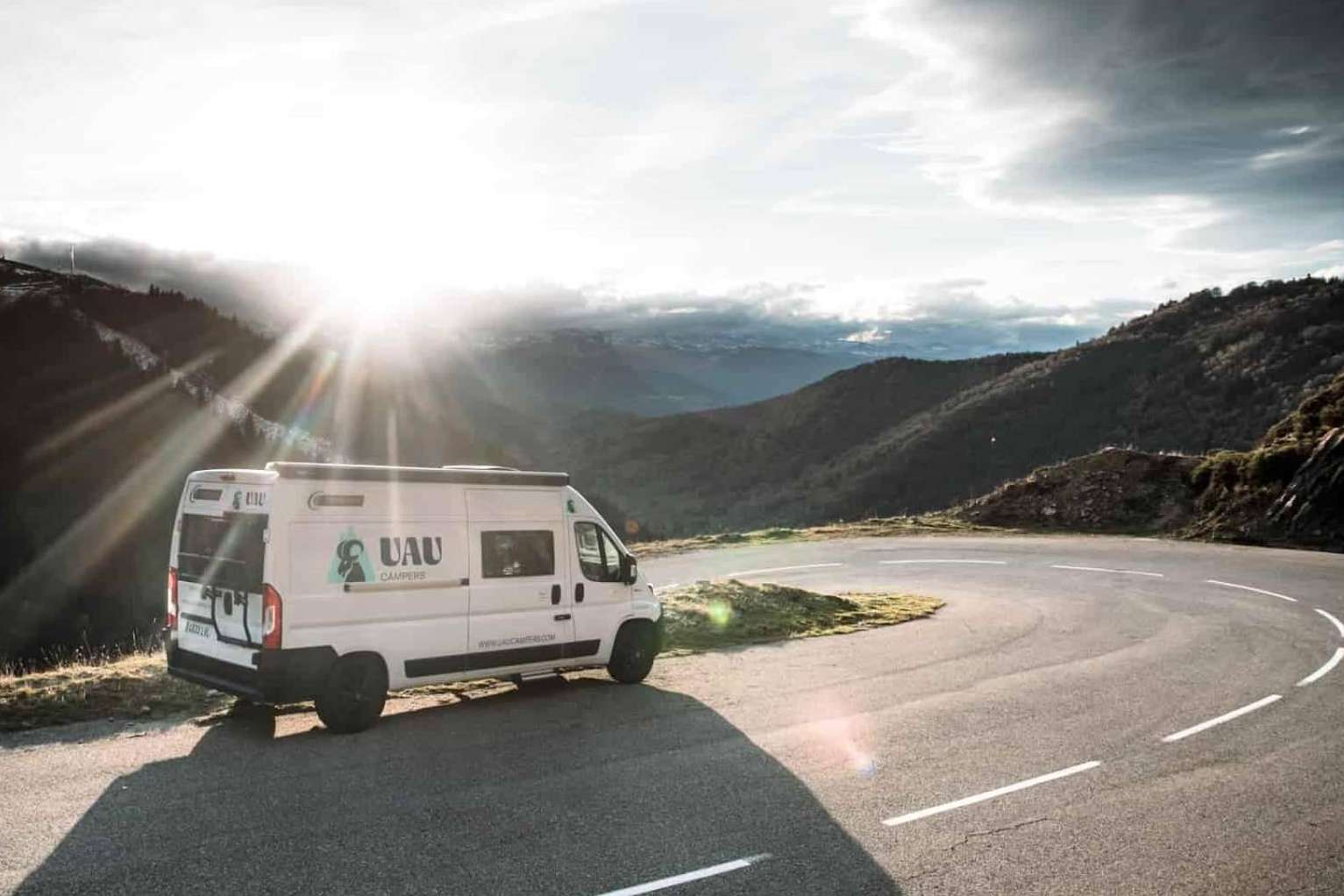 Alquilar autocaravanas prácticas, cómodas y completamente equipadas en Barcelona y Girona, de la mano de UAU Campers