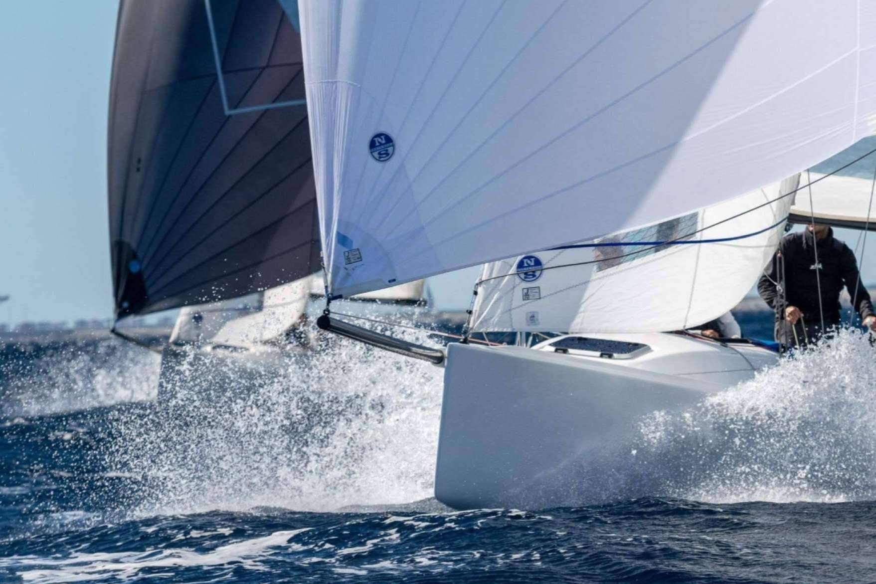 Clínicas W continúa en el podio de las Barcelona Winter Series de J70
