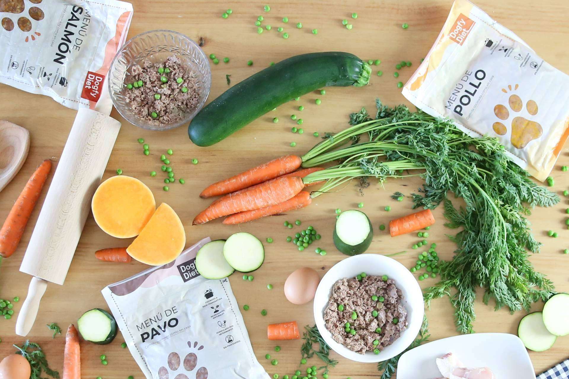 ¿Cuáles son las diferencias entre la dieta BARF vs comida natural para perros cocinada?, por Dogfy Diet